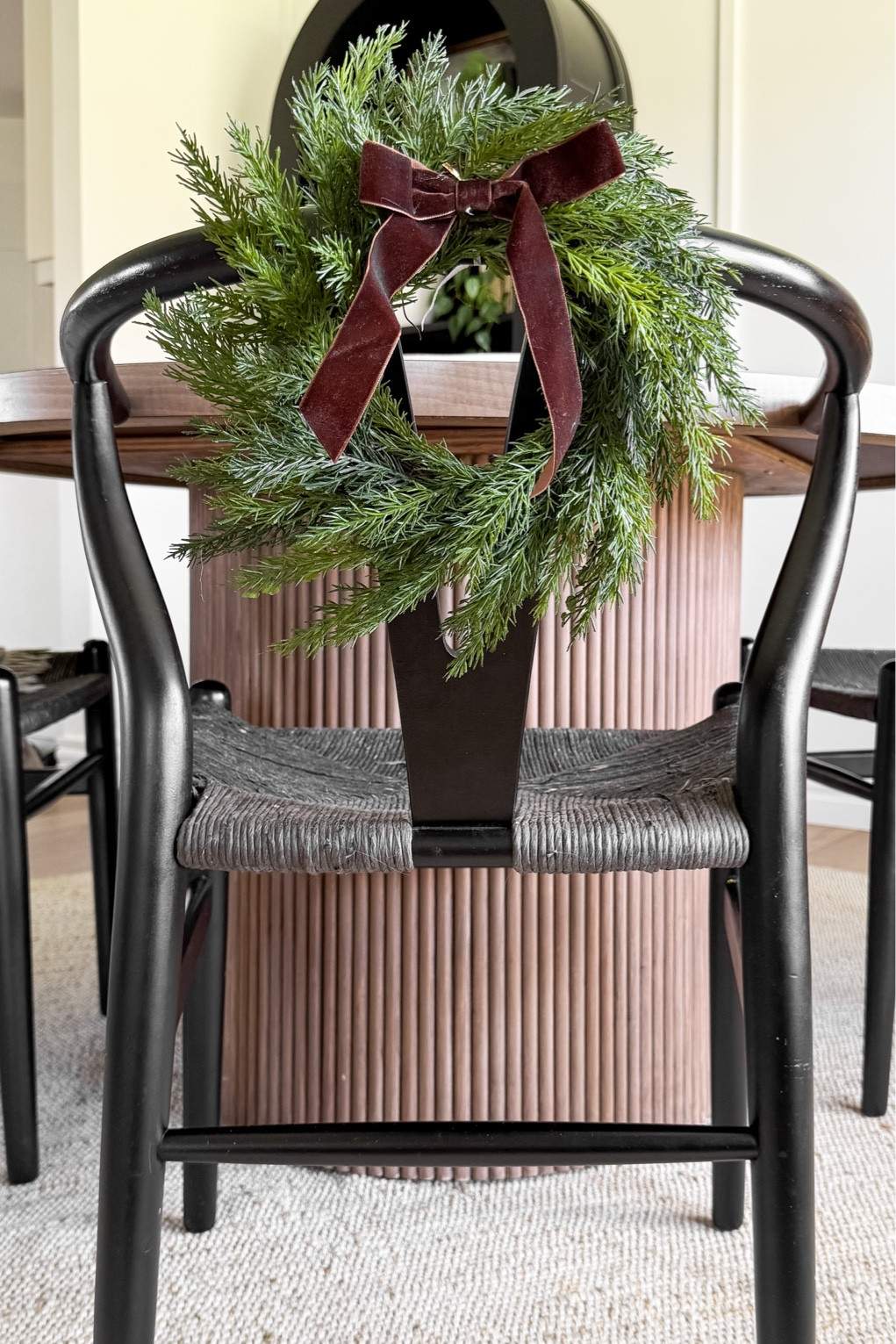 Hey, Canadian gals! Been on the hunt for mini Target wreaths? Look no further – I just snagged the cutest ones at Canadian Tire! The original ribbon wasn’t my fave, so I switched it up with these beautiful brown ones – and I’ve linked them below for you!



#LTKcanada #LTKwinter #LTKsale