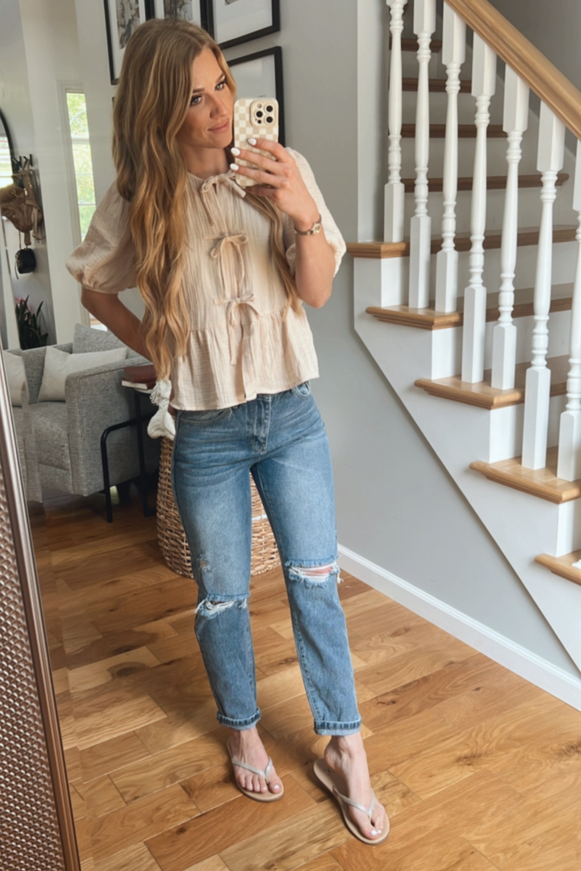 Everyday outfit. Date night outfit. Work outfit. Mom jeans. 