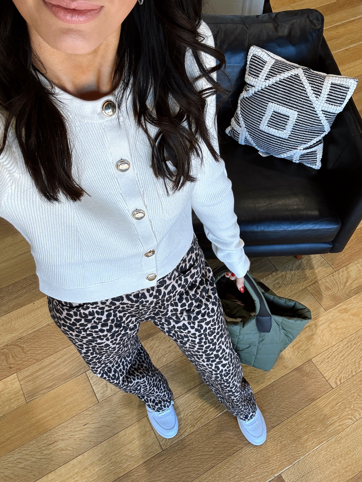 The “it girl” leopard pants. The loose straight fit is actually cut so perfectly. @saks #saks #sakspartner