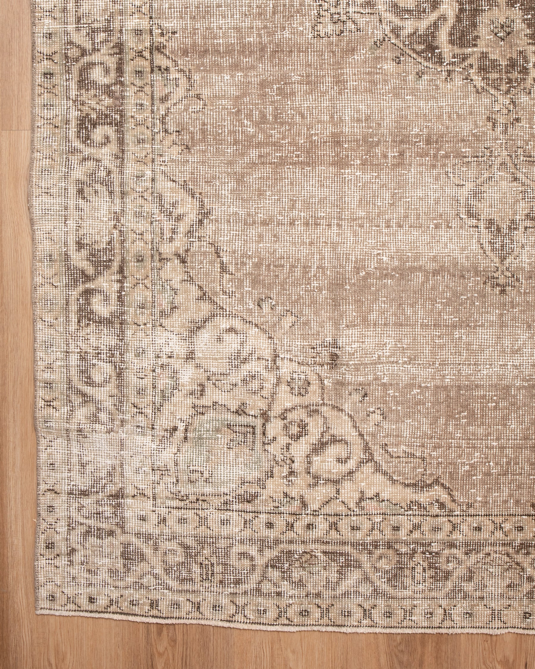 CORNELIUS (5 X 8) | The Vintage Rug Shop