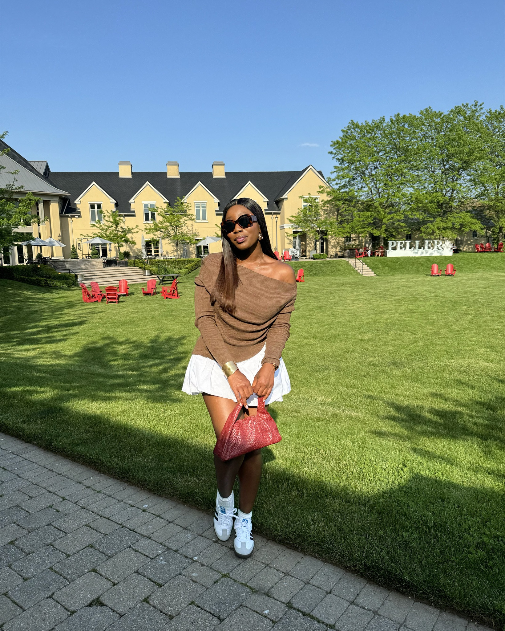 Here’s a spring/summer look I put together recently!
It’s officially balloon skirt season. Or are they bubble skirts? Who knows! 😻

#balloonskirt #bubbleskirts #ootd #springfashion #summerfashion #style #fashion #sambas 

#LTKspring #LTKcanada #LTKsummer