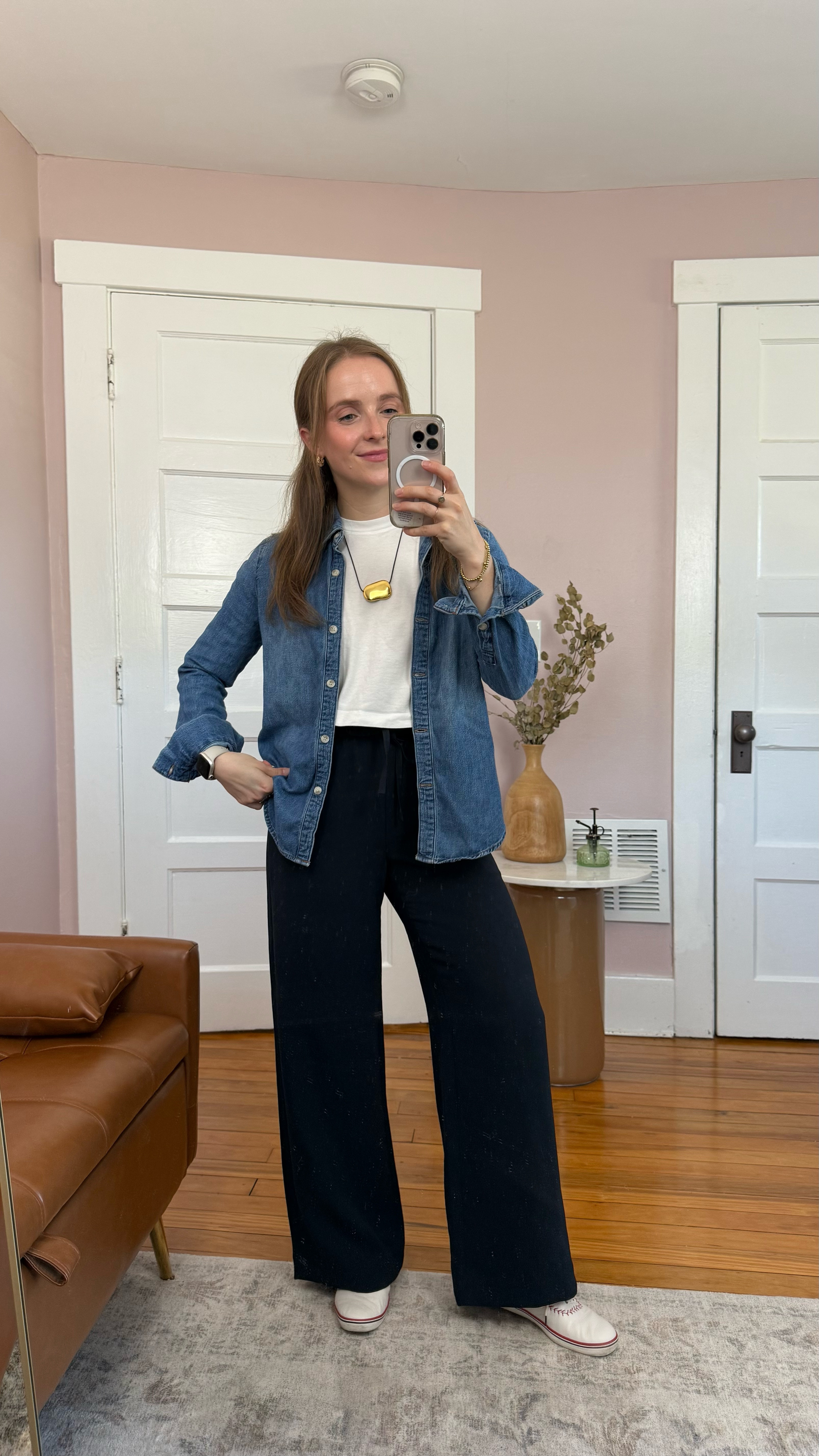 Airport travel ootd
Viral Aritzia crepette pants that don’t wrinkle! Wearing xs short 
Xs denim shirt jacket 
Xs cropped cotton tee 
Fall outfit , travel outfit 


#LTKPetite #LTKFindsUnder50 #LTKSaleAlert