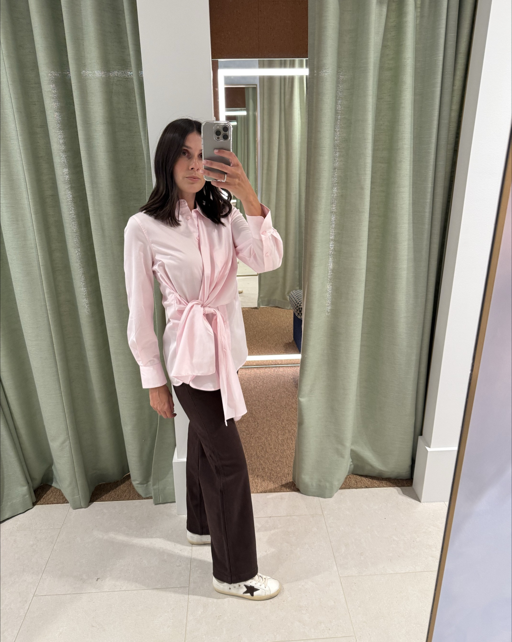 Sportscraft’s Naomi Twist Shirt is the kind of piece that makes dressing effortless – a crisp tailored fit with a flowing tie detail for subtle elegance. I’ve styled it here with the chocolate wide-leg pants for a modern take on desk-to-dinner dressing 🤍🤎