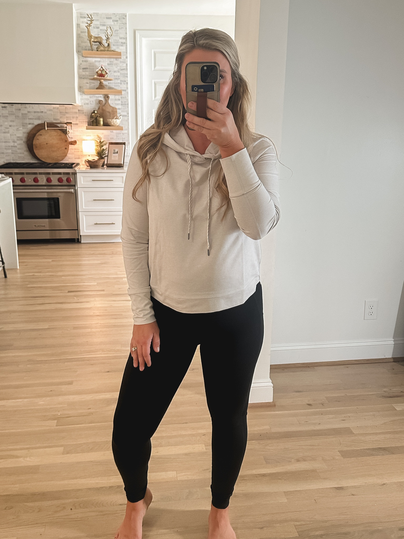 This set from @vuori is perfect for running errands for the Holidays! I’m wearing a medium in all items  
#ad