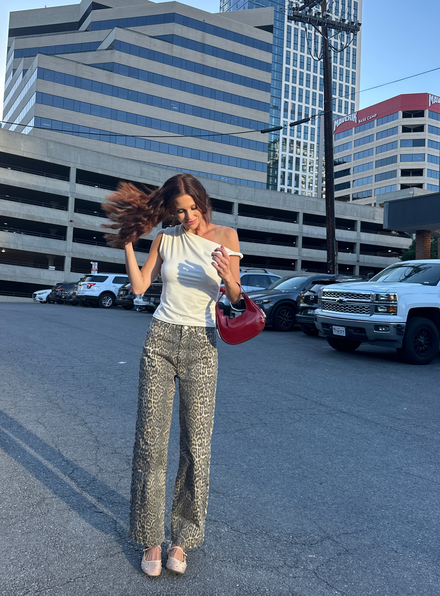 Bag and pants from Amazon😍 #amazonfashion #abercrombie

#LTKItBag #LTKStyleTip #LTKFindsUnder50