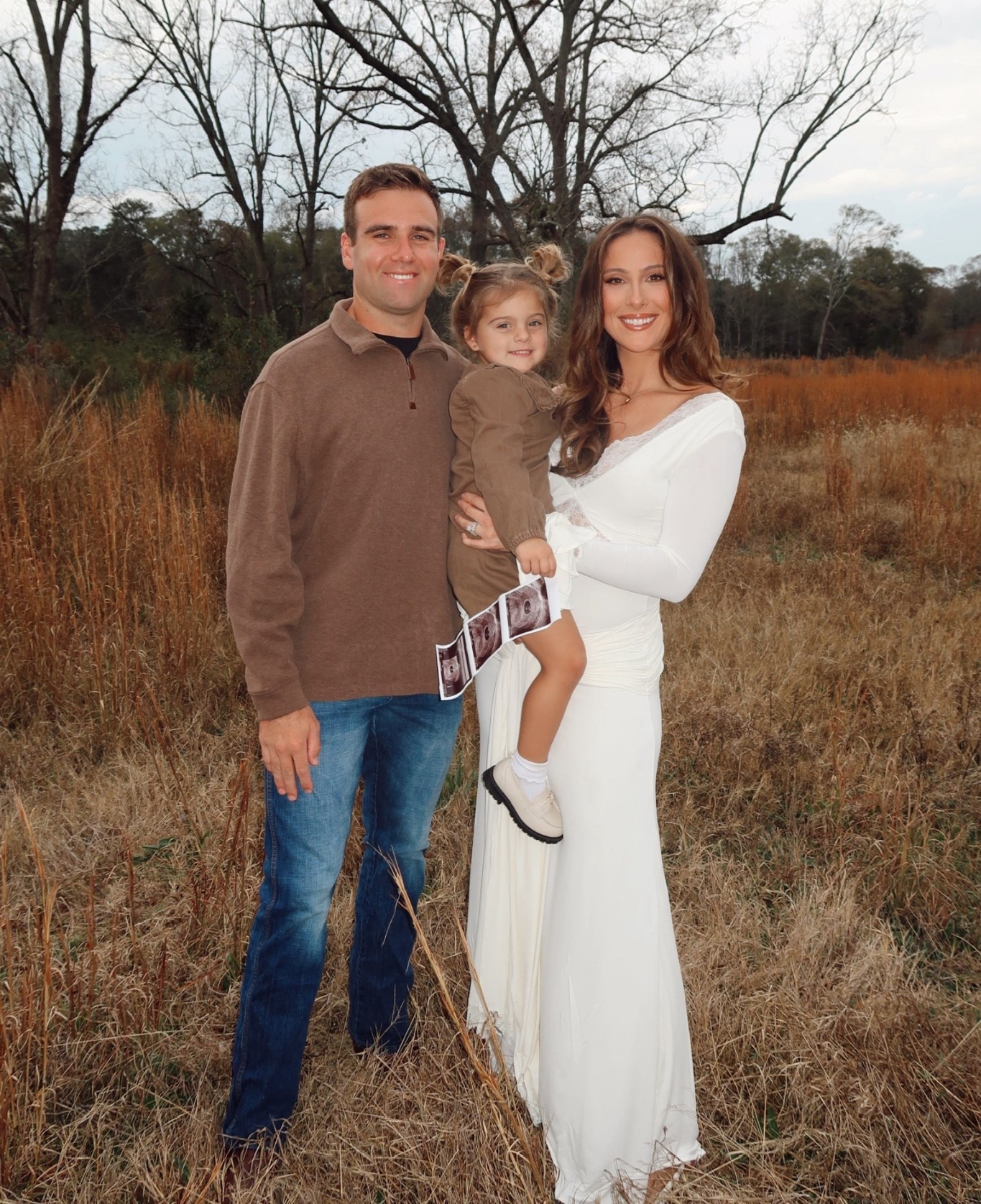 Pregnancy announcement dress! So cute for a baby shower too with a larger bump🤍

#baby #babyshowerdress #babyannouncementdress #babyannouncementphotos #maternitydress #dressmaternity #maternityphotos #familyphotos #announcement #photoswithtoddler #meshka #meshkadress #whitemeshkadress

#LTKBump #LTKBaby #LTKTall