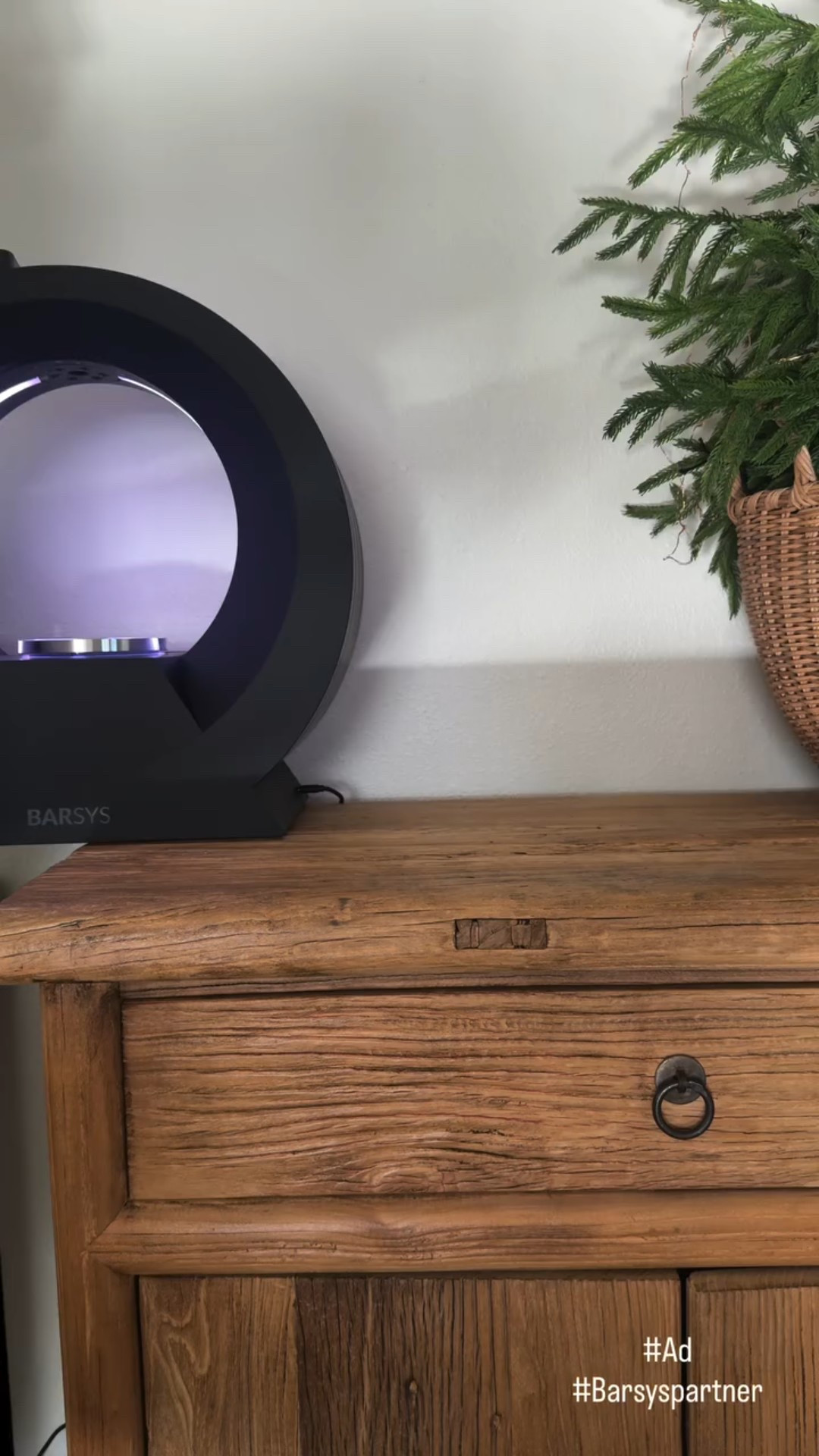 #Ad Level up your holiday hosting with the @barsys.inc Barsys 360 the smart cocktail makers that do the shaking, measuring, and perfect pouring for you. 
The easiest gift for anyone who loves a good drink (or loves skipping the guesswork). 
#Ad #barsyspartner 

COMMENT: GIFT to get link sent directly to your inbox 
#Cocktails #theperfectpour HomeMixologyad