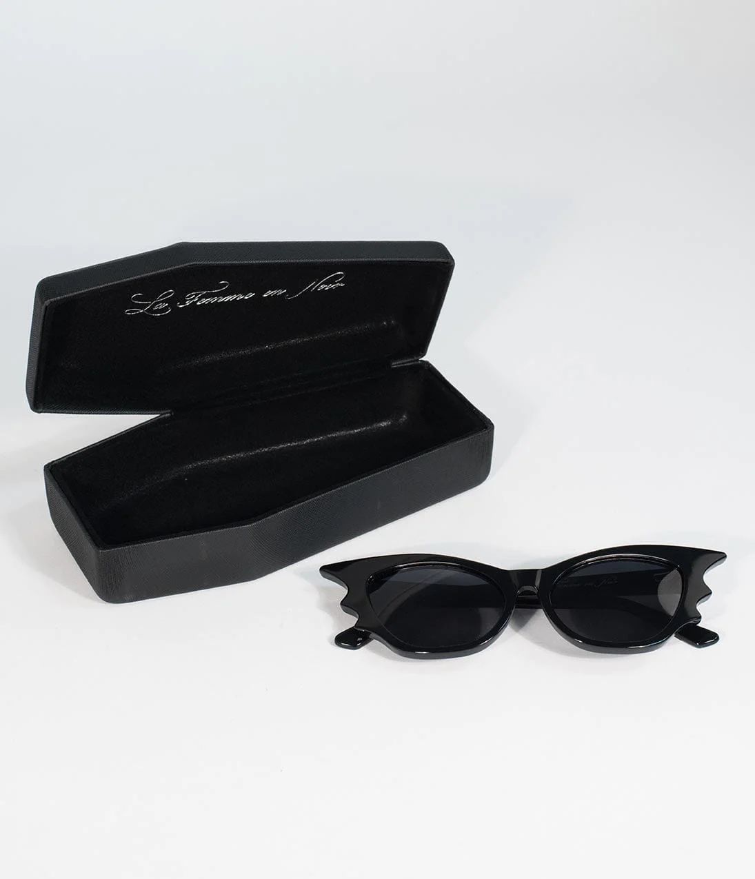 La Femme En Noir Black Vampire Batwing Cateye Sunglasses | UniqueVintage