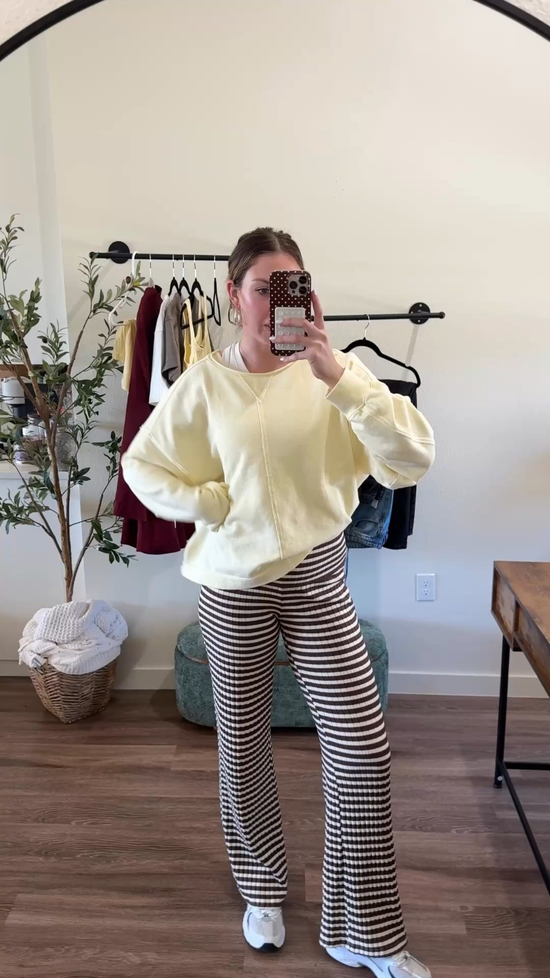 Casual mom ootd - I’m a medium in top and medium tall in bottoms! 