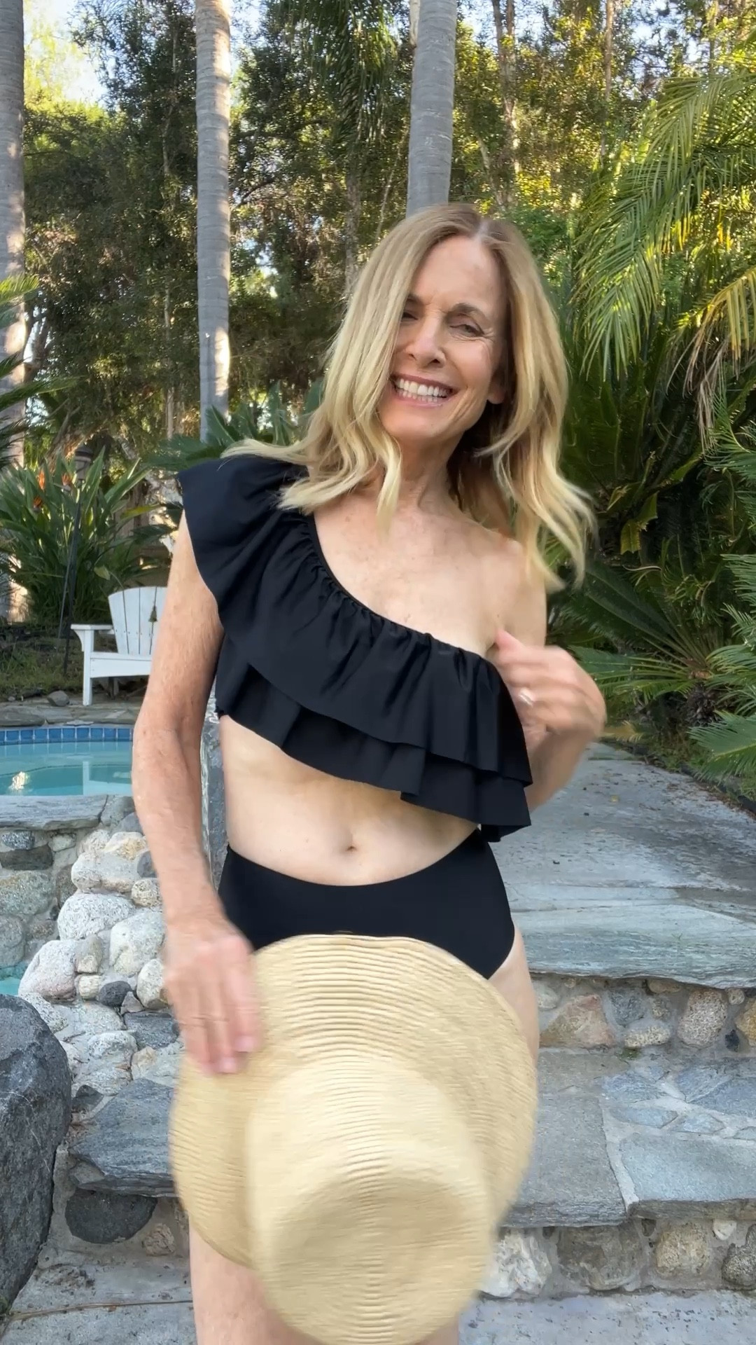 Under $30 One Shoulder Bikini set.
High waisted bikini bottom.

I’m wearing my normal size an XS.


#LTKSummerEdit #LTKSwim #LTKOver40