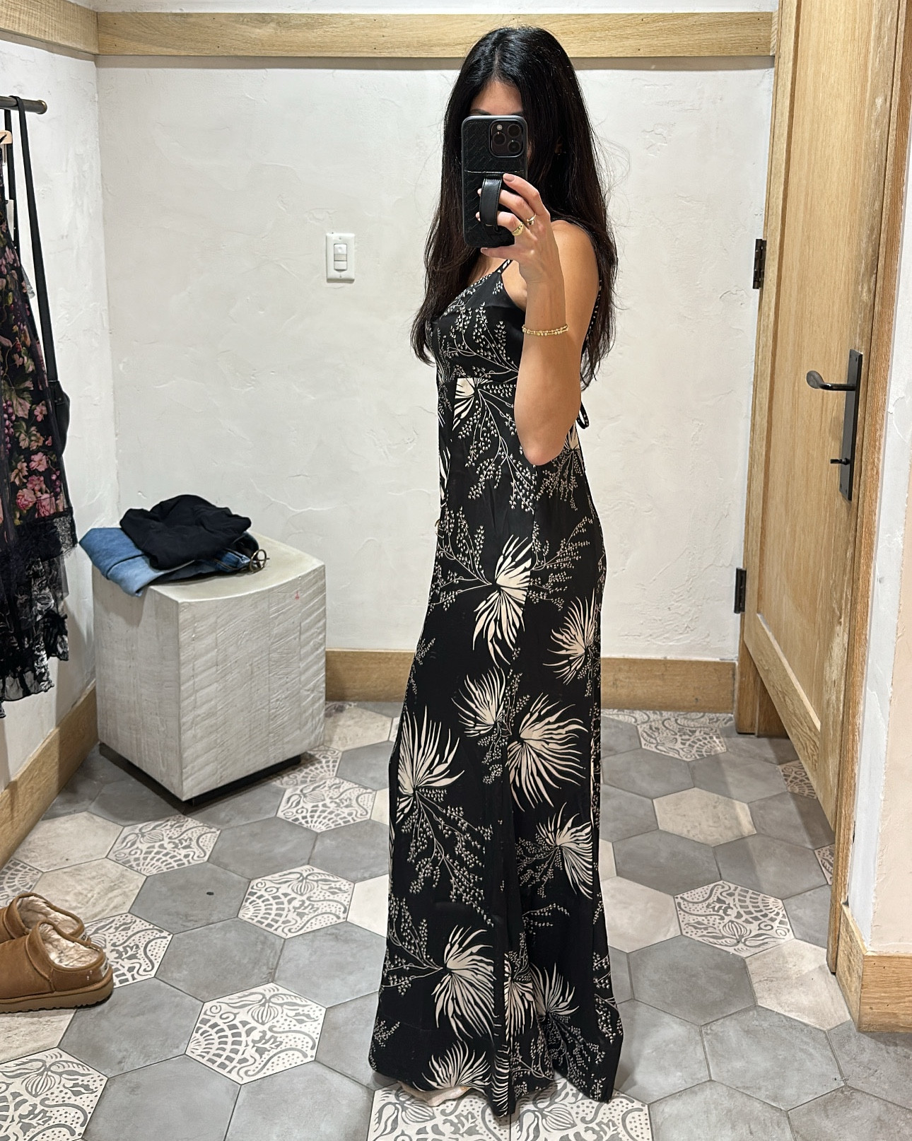 {EXTRA 30-40% OFF *at checkout*} Wide-leg jumpsuit, size: small
(Slant pockets, back zip, silky feel)

#LTKCyberWeek #LTKootd #LTKSaleAlert