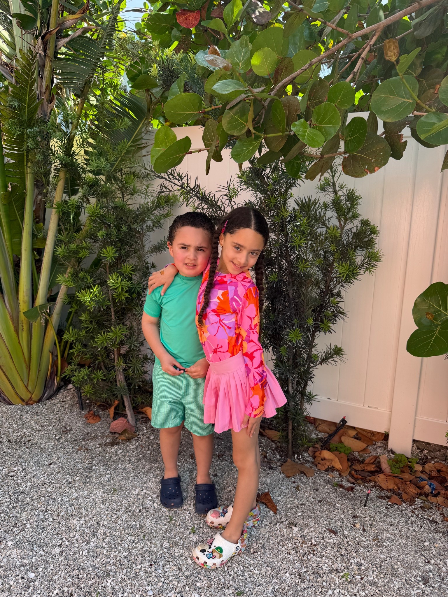 Sharing Lynx & Hailey’s vacay beach outfits 