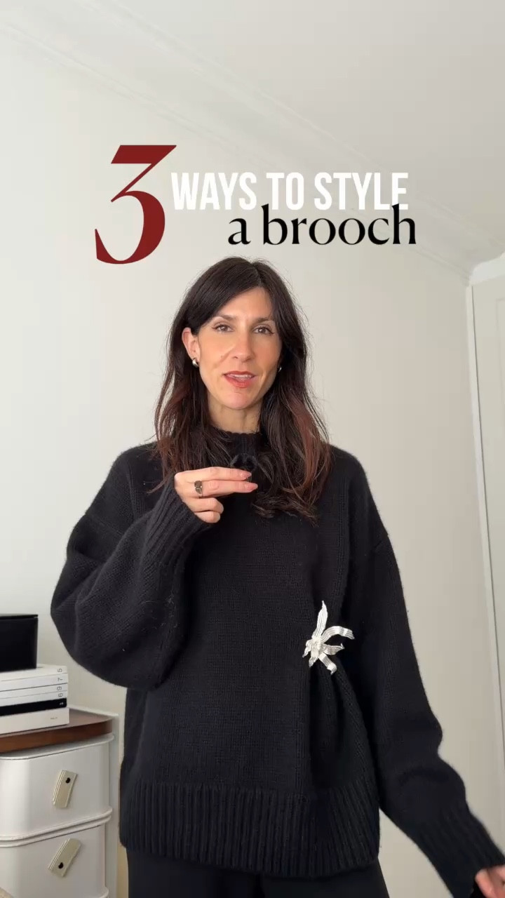 3 ways to style a brooch with @netaporter ✨ 
1 | To fasten. Use this in place of (or placed *over*) a button. My favourite is to use it to alter the look of your blazer - popping the brooch at the neck to secure it shut 😍

2 | To secure & cinch. So many ways to play around with this… you could use the brooch to gather fabric at the waist, pull in a boyfriend-fit shirt, or lock an oversized scarf in place. Think of this like invisible tailored without the commitment 👌🏻

3 | To adorn. Obvious, I know, but you can keep things interesting by choosing an unexpected placement - on the collar of a jacket or shirt, on the cuff (maybe covering a button for less present brooches?!), on the hemline OR for a bit of fun, to add a bit more visual interest to a classic belt ✨
