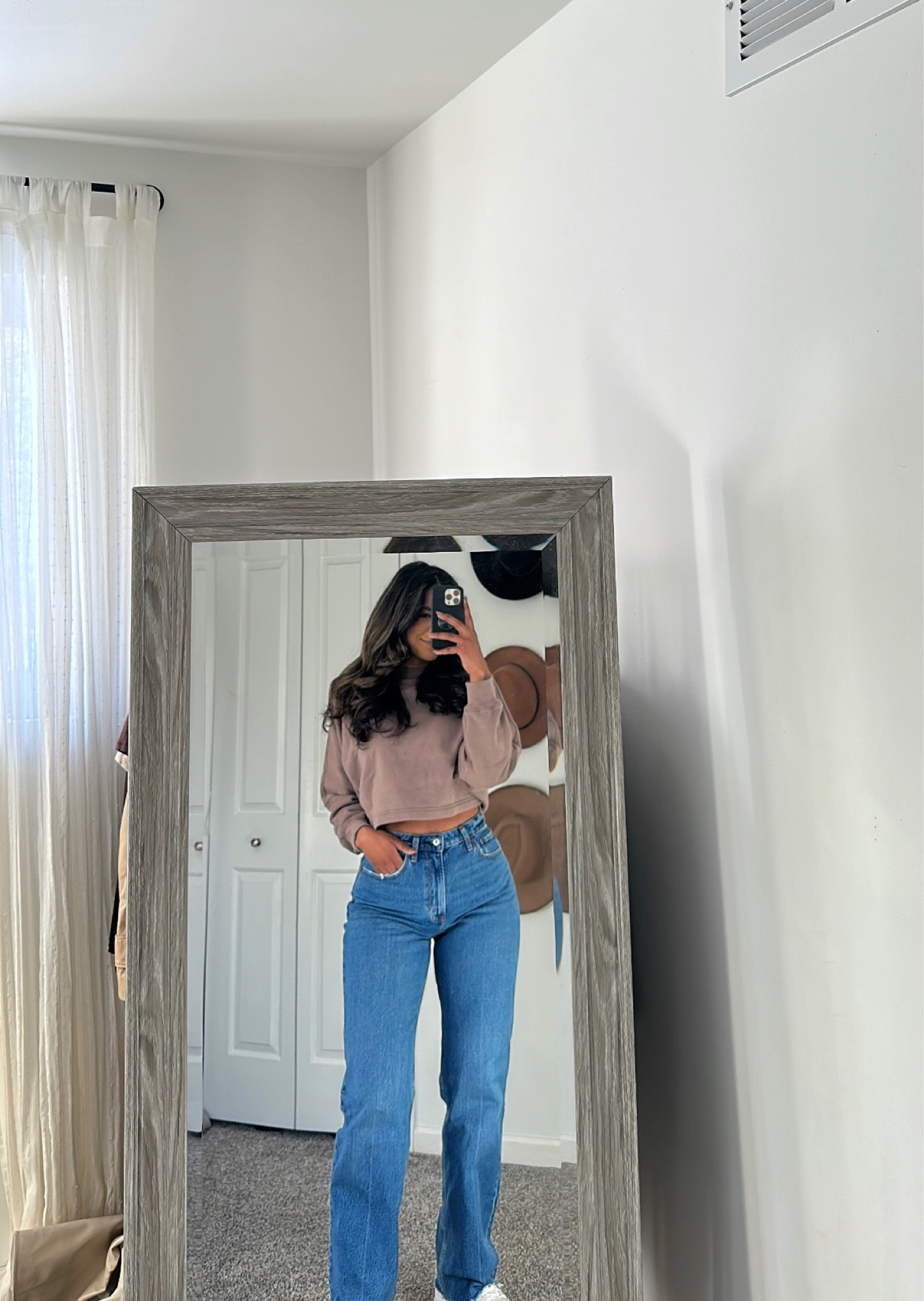 The perfect cropped sweatshirt!!! Abercrombie style! Abercrombie jeans- size 6- wearing curve love 28 long- new balance- neutral style- casual style- size s/m top