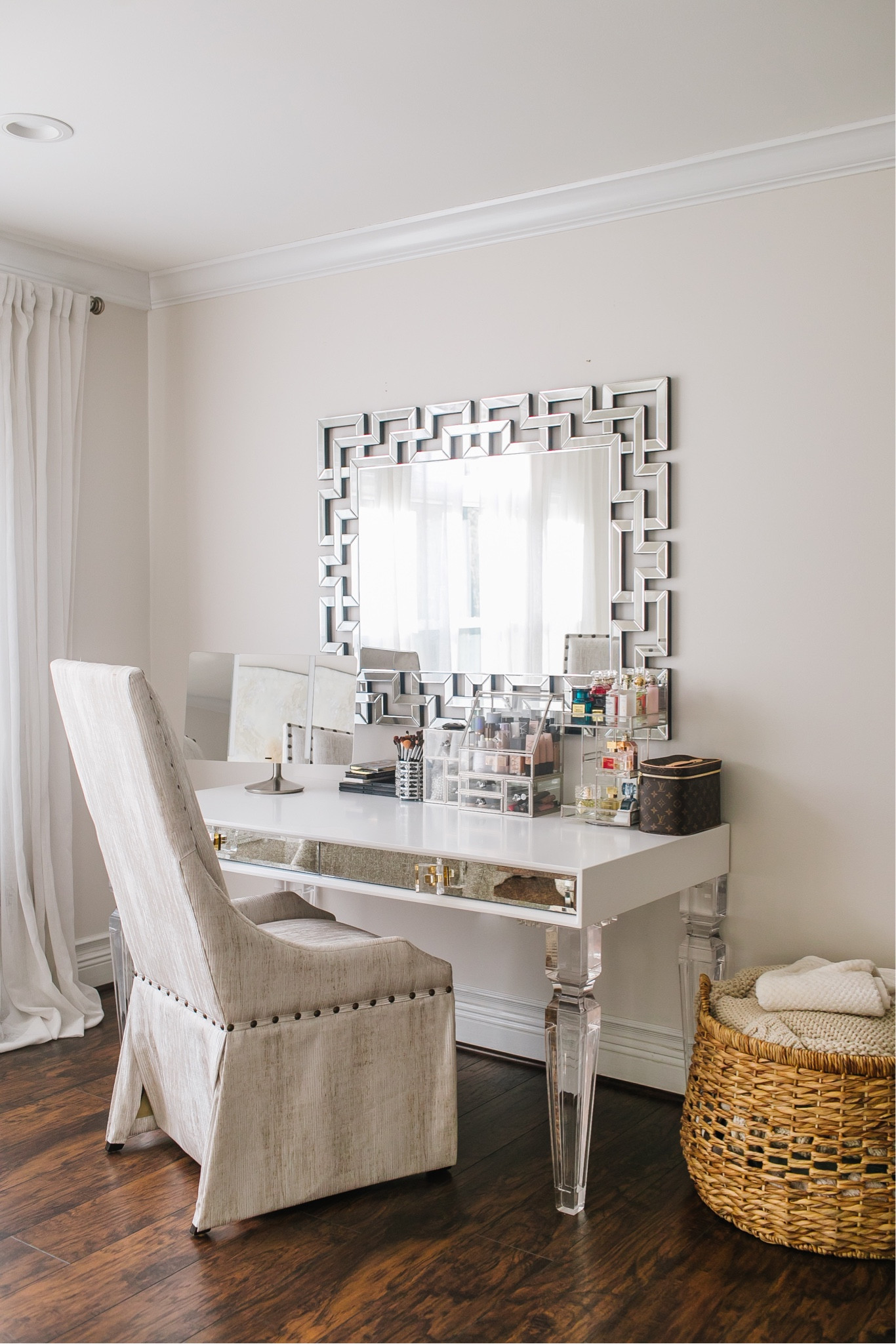 Makeup Organization And Storage ✨

makeup organization // makeup organizer // makeup brushes // makeup vanity // makeup storage // vanity table

#LTKhome #LTKbeauty #LTKunder100