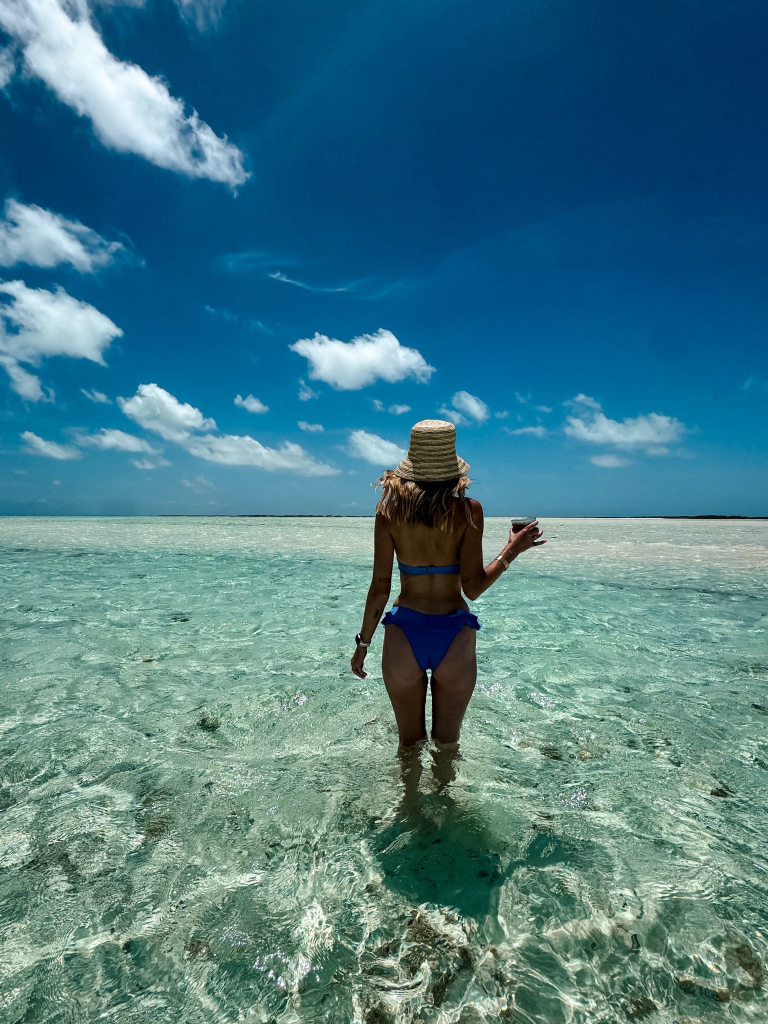 Travel style and aerie bikini 
Cheeky ruffle bikini bottoms and l*space hat is perfect for beach resort vacations 