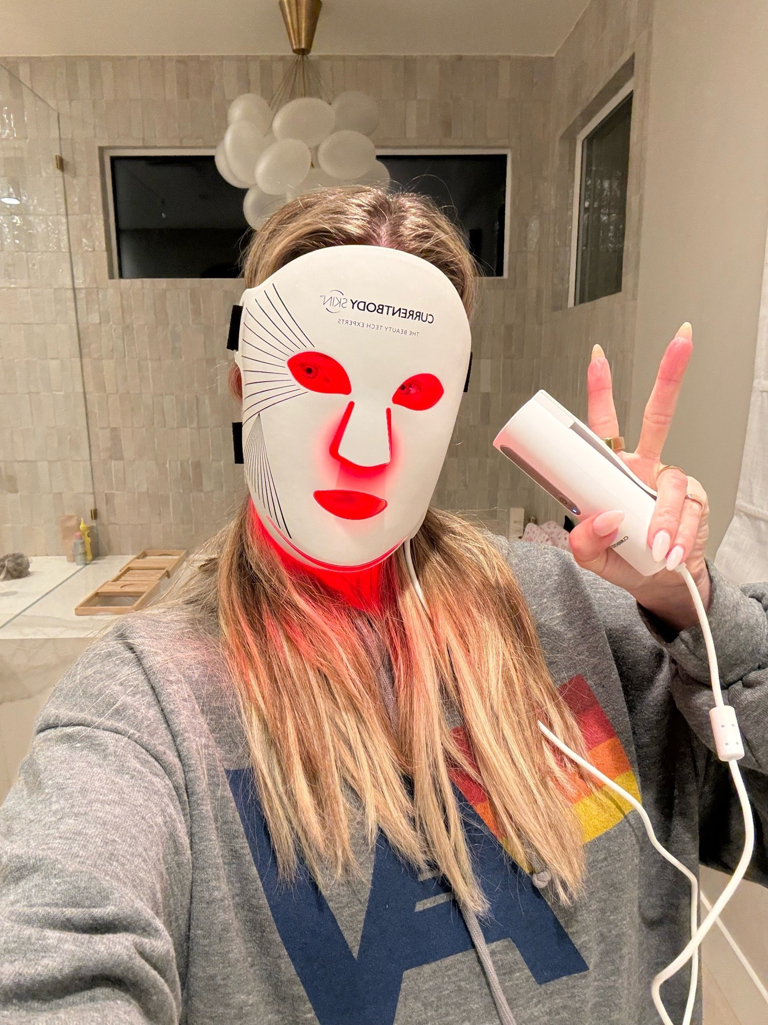 My fave LED red light mask
Code AMBERL 10% off @currentbody01 #sponsored