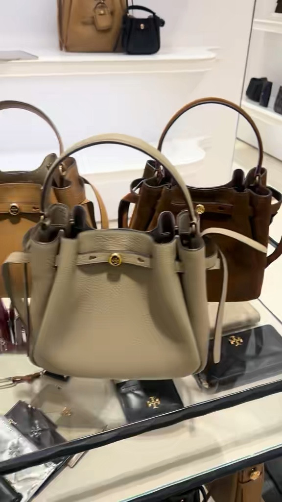 (Small) is a pebbled leather designer bucket bag featuring a structured silhouette, adjustable crossbody strap, drawstring closure, gold-tone hardware, and interior slip pocket. This compact, lightweight luxury handbag is perfect for everyday wear, fitting your phone, small wallet, keys, and essentials while delivering minimalist, day-to-night style. An authentic Tory Burch small crossbody purse and must-have TikTok Shop designer find for lovers of neutral, everyday
#LTKhundbags#fashion￼

#LTKMothersDay