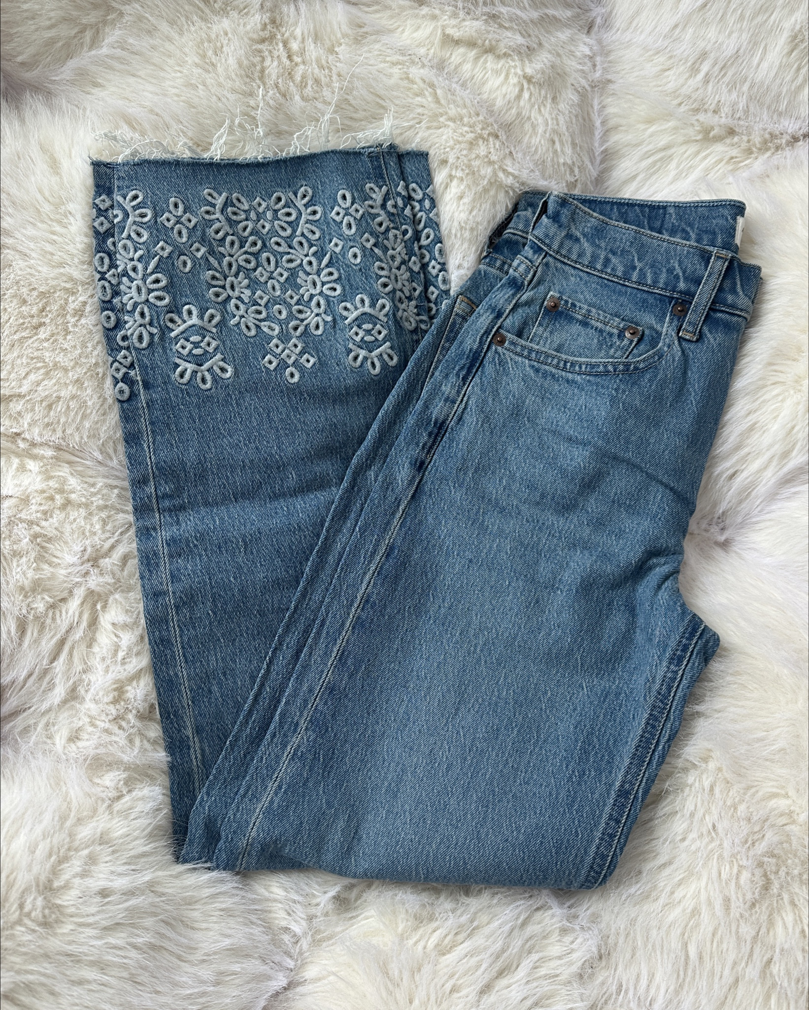 Spring denim is calling 🌸 These Abercrombie high rise 90s relaxed embroidered jeans are the perfect mix of vintage vibes and modern comfort. The cutwork detail makes them feel elevated while still being an easy everyday jean. Super flattering, comfy stretch, and they come in extra short, short, regular, long, and extra long so you can finally get the perfect length.

Perfect for spring outfits, casual brunch looks, date nights, and everyday wear. Pair with a flowy top, sneakers, or sandals for that effortless spring style. These are selling fast so grab your size while you can.

#abercrombiedenim #springjeans #springoutfits #trendingdenim #90sjeans #highrisejeans #everydaydenim #ltkfinds #ltkfashion #ltkunder150 #springstyle #wardrobestaple #comfortablejeans

#LTKSeasonal #LTKgrwm #LTKU
