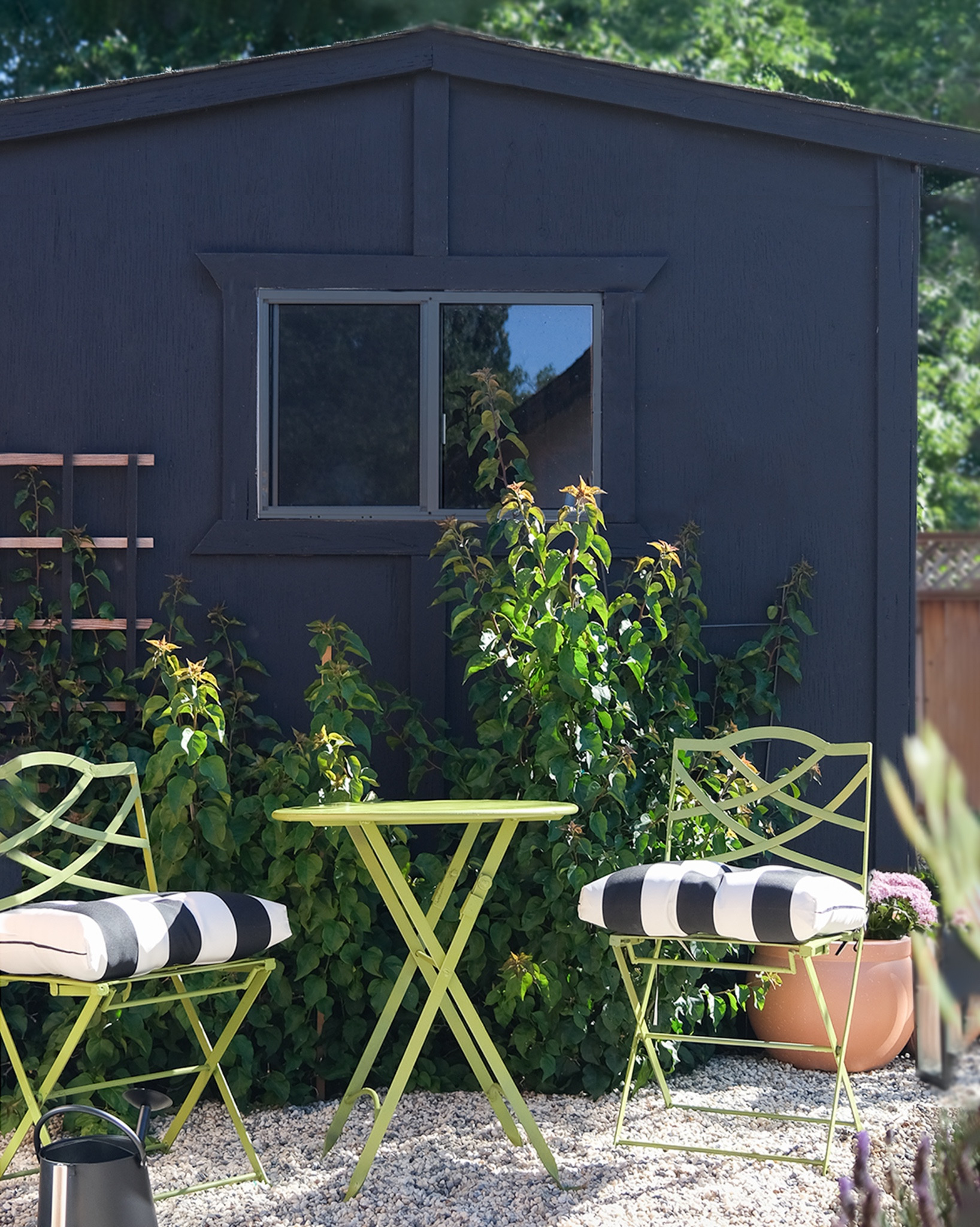 #AD Create your garden oasis and revitalize your outdoor space with @Walmart! Transform old tables and chairs with the power of spray paint, infusing vibrant colors into your backyard. Stock up on garden essentials and embark on your own project today! Let's create outdoor havens together! 

Spray paint color - "Eden"
Shop the post below!


#LTKhome #LTKSeasonal #LTKFind