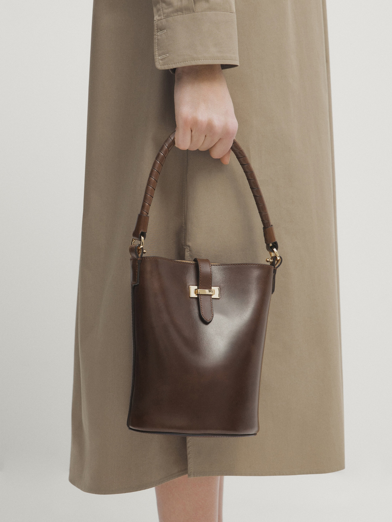 Nappa leather mini bucket bag with buckle | Massimo Dutti US