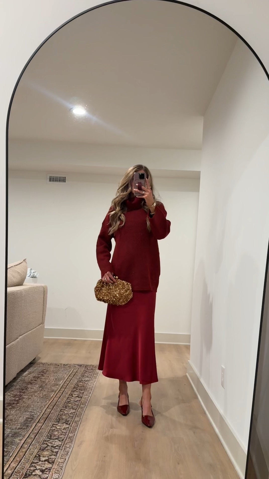 Christmas Eve outfit I wore
Sweater runs oversized but still got medium for extra length and to cover booty and bump
Size medium in skirt for bump. Stretchy band