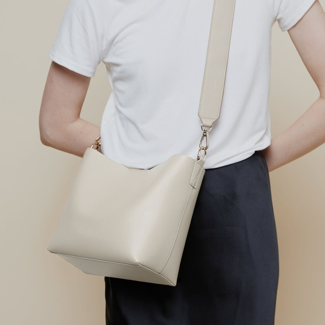 Elizabeth Small Crossbody Bucket Bag | Leatherology