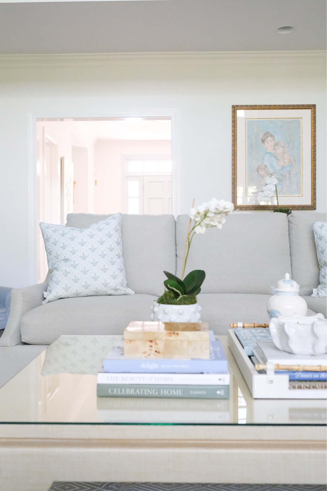 Coffee table styling 🩵 living room decor

Throw pillows accent tray bamboo grandmillennial orchid pot burl
Wood box chapple Chandler c lo home Lauren Haskell ceramic pottery collection ginger jar chinoiserie coffee table books 

#LTKhome #LTKstyletip #LTKFind