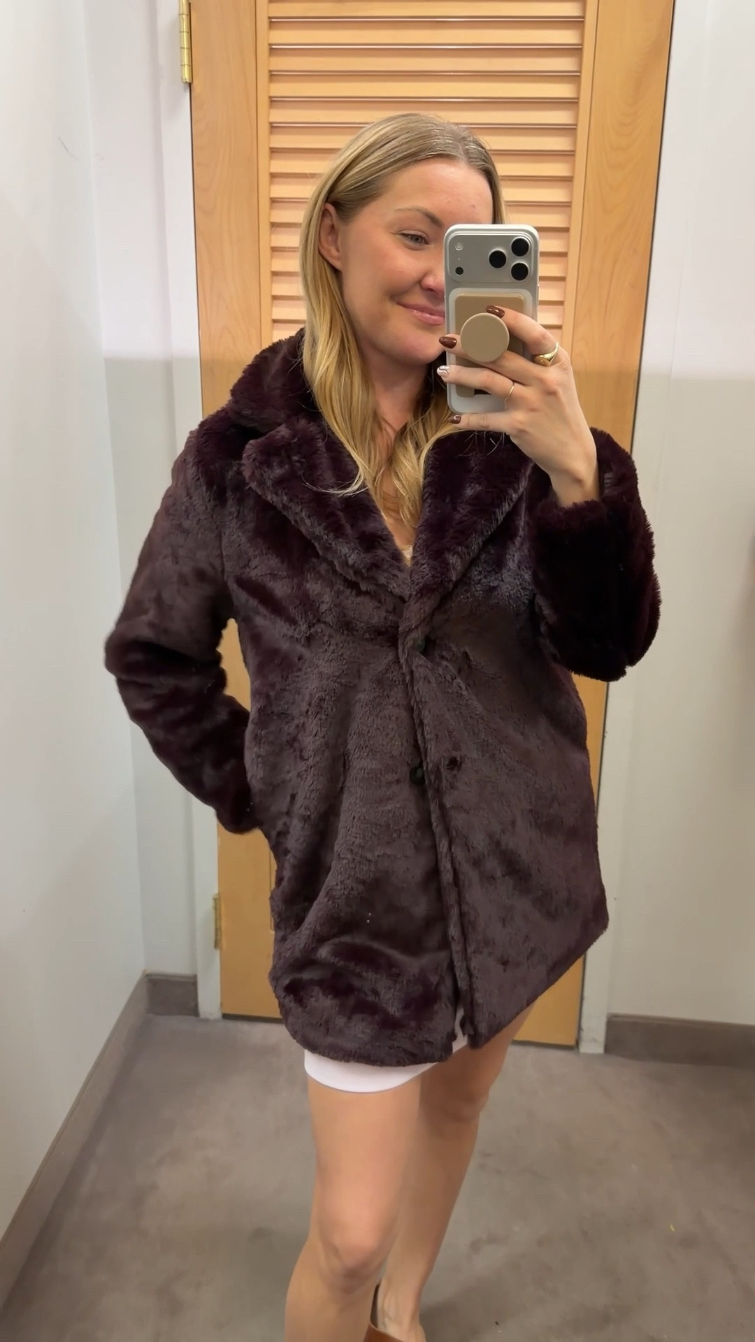 Cute faux fur coat 

#LTKSeasonal #LTKHoliday #LTKSaleAlert