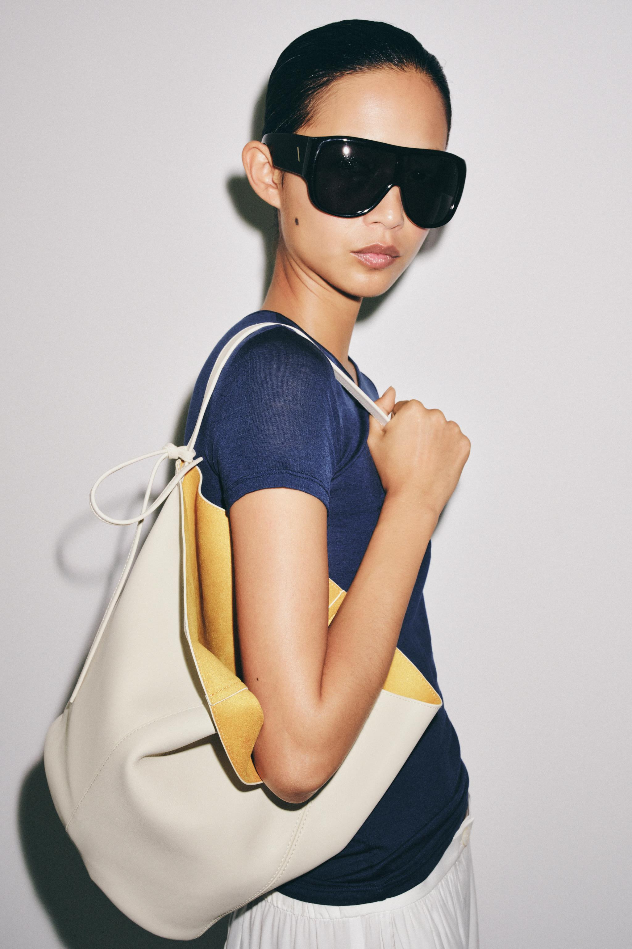 LEDER-UMHÄNGETASCHE | Zara DE