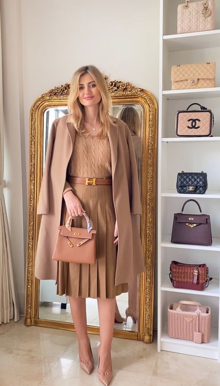 Monochrome camel outfit 
Elegant classic camel look
Classic autumn outfit 
Fall outfits ideas 
Camel coat, brown pleated skirt
Camel v neck jumper 

#LTKeurope #LTKstyletip #LTKSeasonal