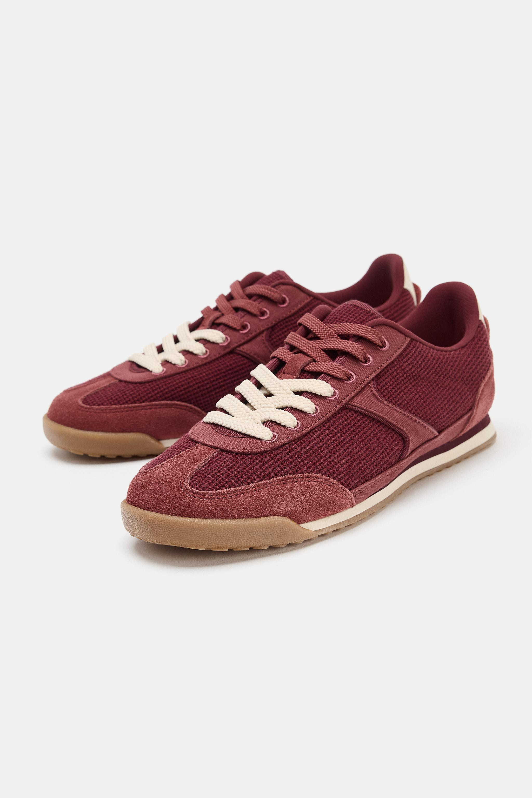 Trainers in a combination of materials. Topstitching on the top. Mixed lace fastening. Embossed r... | Zara FR