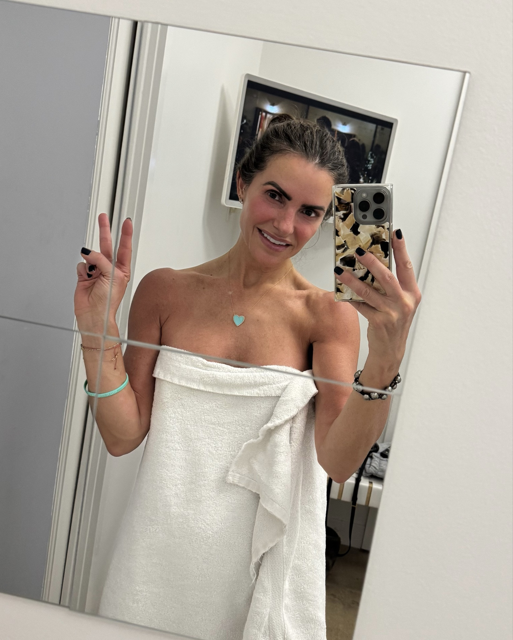 back from the fun & sun and i’m definitely needing a detox~ thank you @ozonebar for a quick hocatt ozone sauna🥵 

i’ve linked below some of my must-have beauty & wellness essentials too! 

& you can still use code: SSS for red light discounts! 

& to order my fav (& oh so healthy) at home food delivery i also have a discount code you can use, it’s: SSSSAKARA

#LTKfitnessgoals #LTKselfcare #LTKBeauty