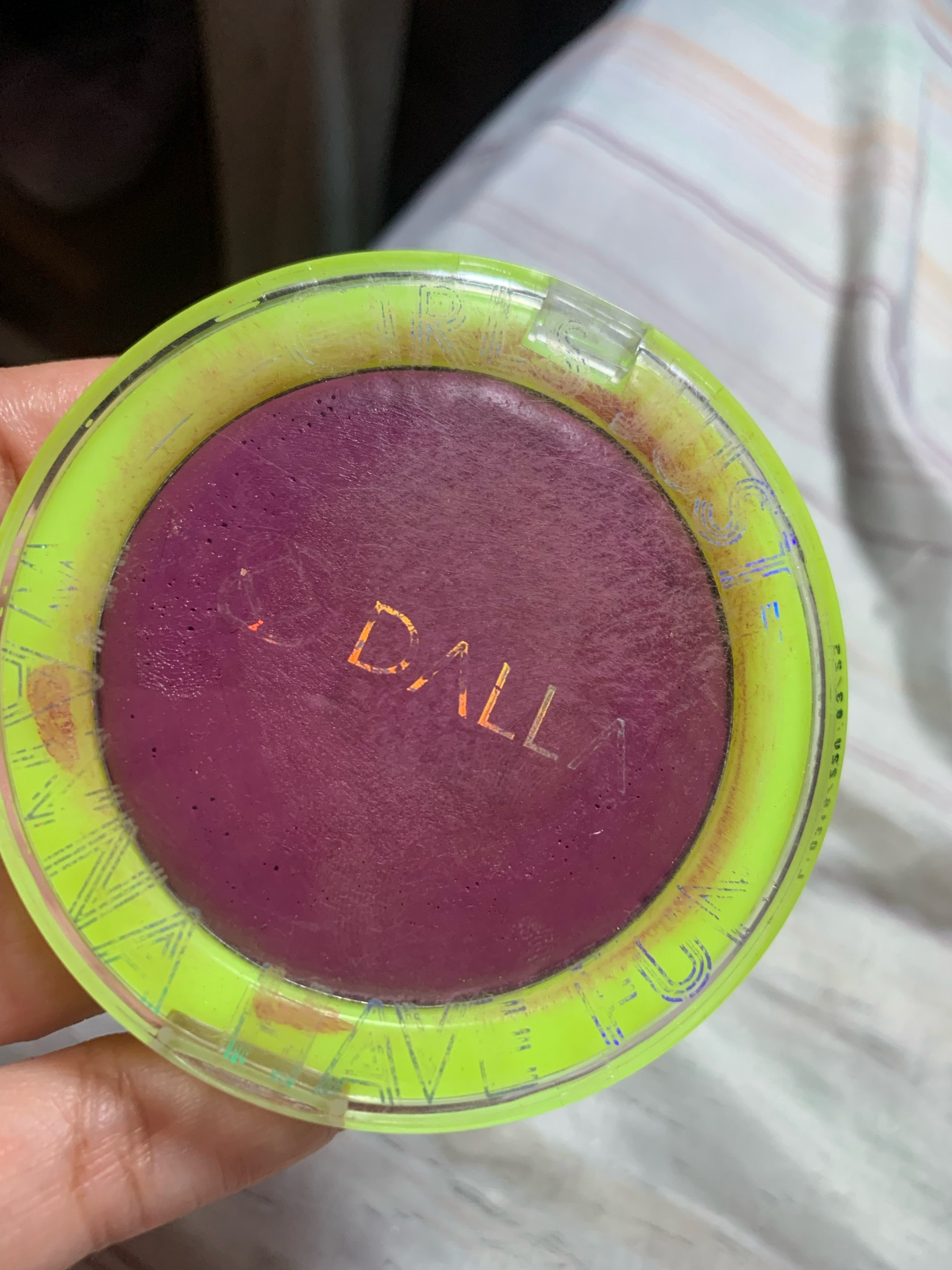 Blush roxo da Dalla. Muito bom. Pigmenta muito bem. Você consegue construir camadas. 
#ltkgift 

#LTKbeauty #LTKbrasil #LTKGiftGuide