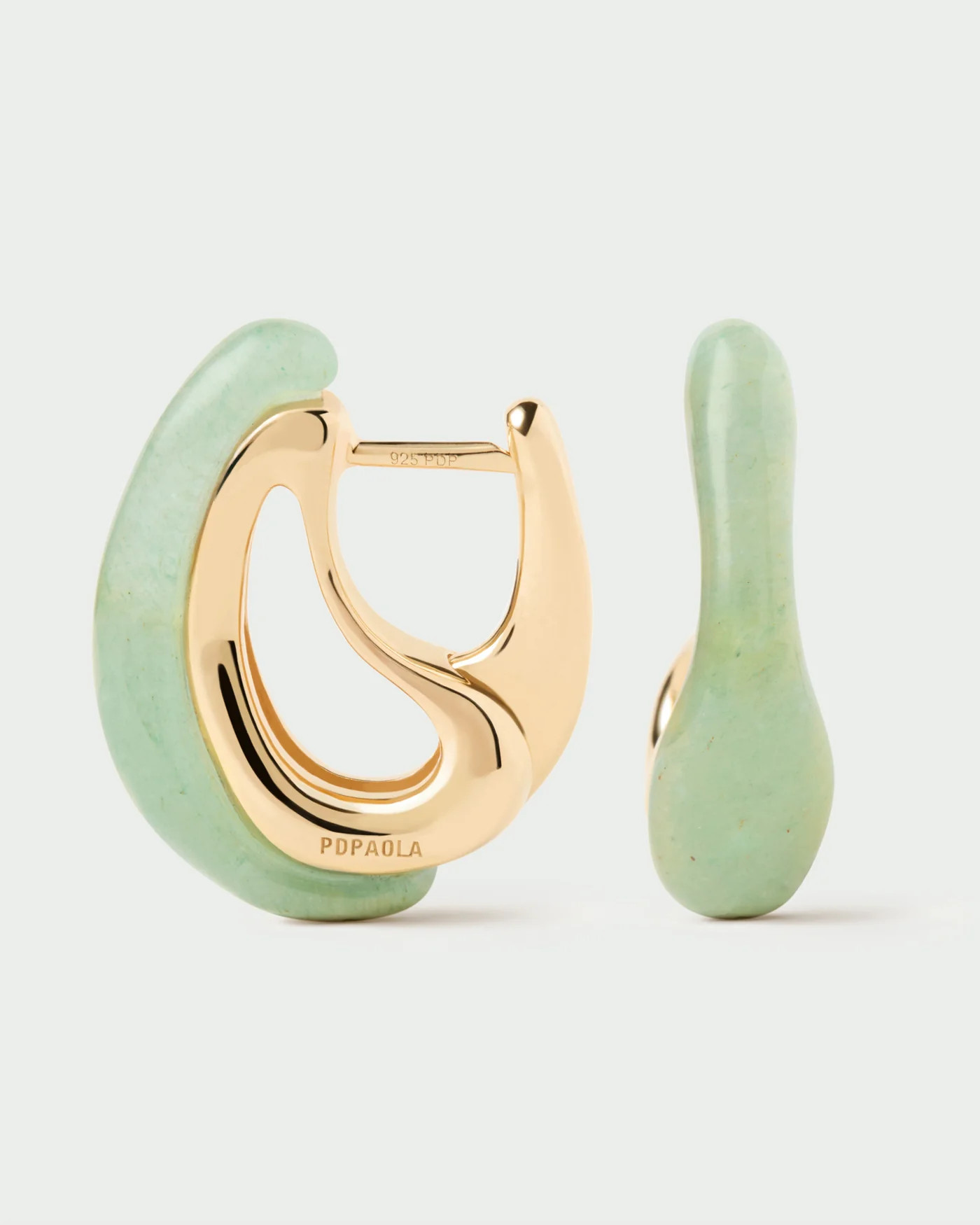 Gold-plated sculptural hoop earrings embellished with a wavy drop g... | Green aventurine Brisa h... | PDPAOLA DE