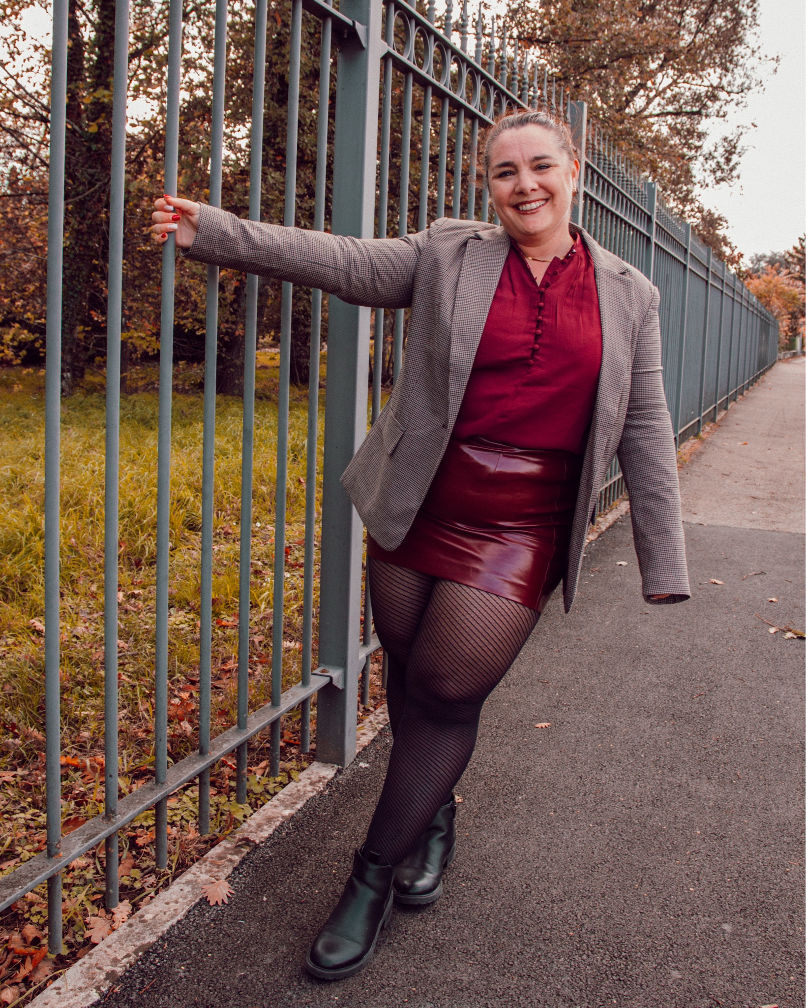 Une même pièce, deux styles 💫

J’avais envie de vous montrer deux façons de porter ce blazer oversize à carreaux Bon Prix, une vraie pièce coup de cœur de cette collab 🤎

➤ En mode rock chic avec le short en simili cuir et la blouse bordeaux
➤ En version féminine avec la mini-jupe bordeaux assortie

Une seule veste, deux ambiances automnales… et toujours le confort d’un look taille 42 bien coupé 🍂

✨ 👉 CODE PROMO : MG15 (valable jusqu’au 26 Octobre, sur l’application française et le site internet, sur une commande par personne)

@Bonprix #bonprix #fashionmadesmarter #LTKautumn #LTKfrance #LTKmidsize