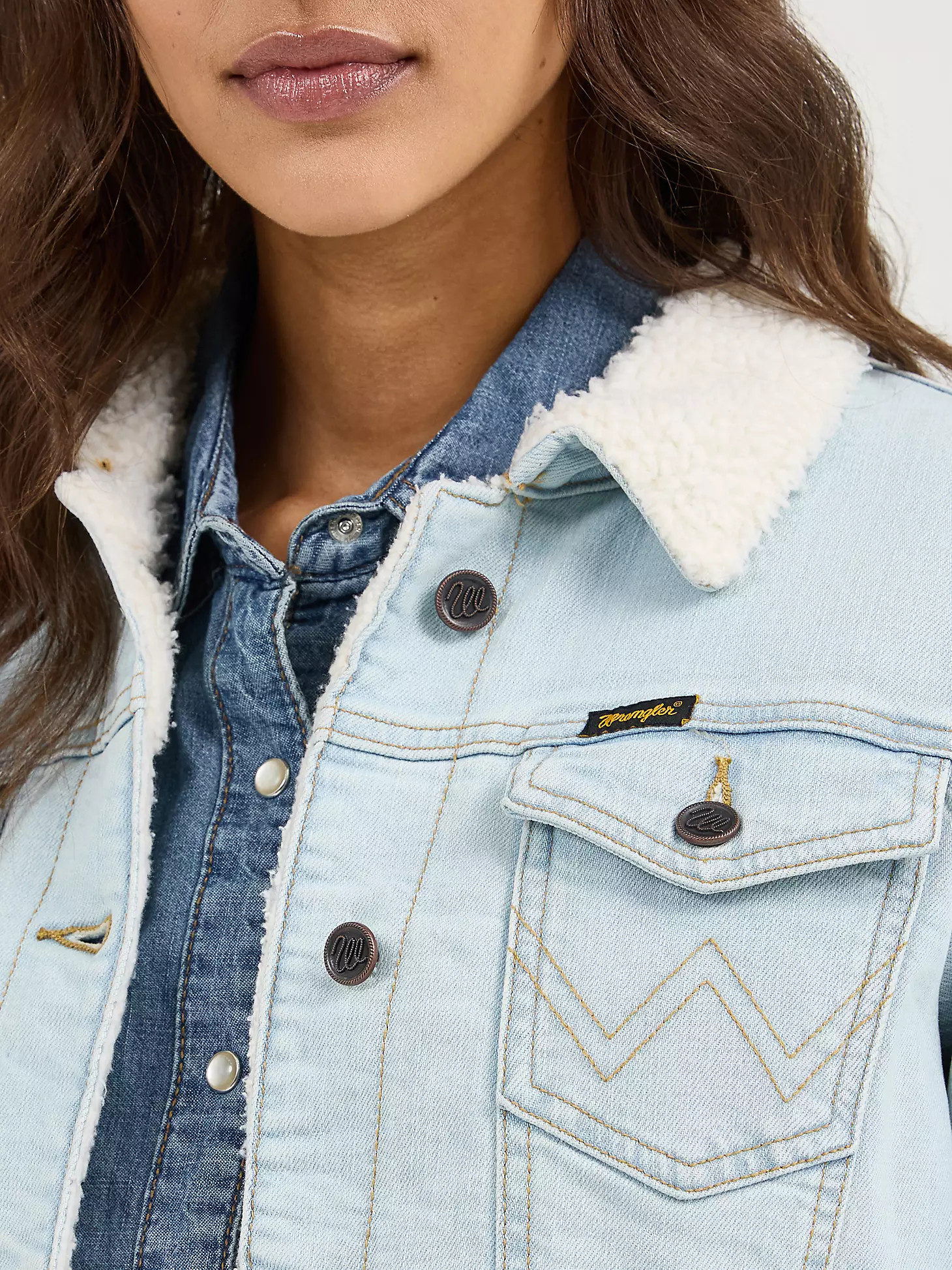 Women's Wrangler Retro® Sherpa Lined Western Denim Jacket in Bleached Denim | Wrangler