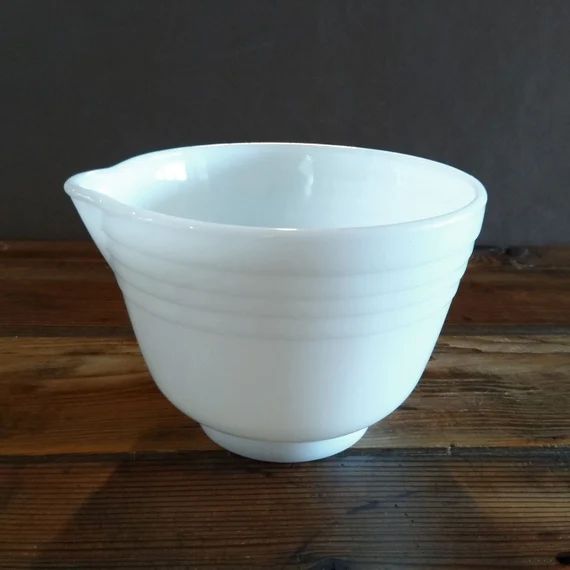 Vintage Pyrex glass batter or pouring bowl, Hamilton Beach, white milk glass 4 cup size | Etsy (US)