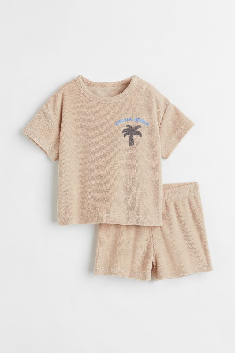 Set with a T-shirt and shorts in soft terry. T-shirt with snap fastener on one shoulder (sizes 2-... | H&M (US)