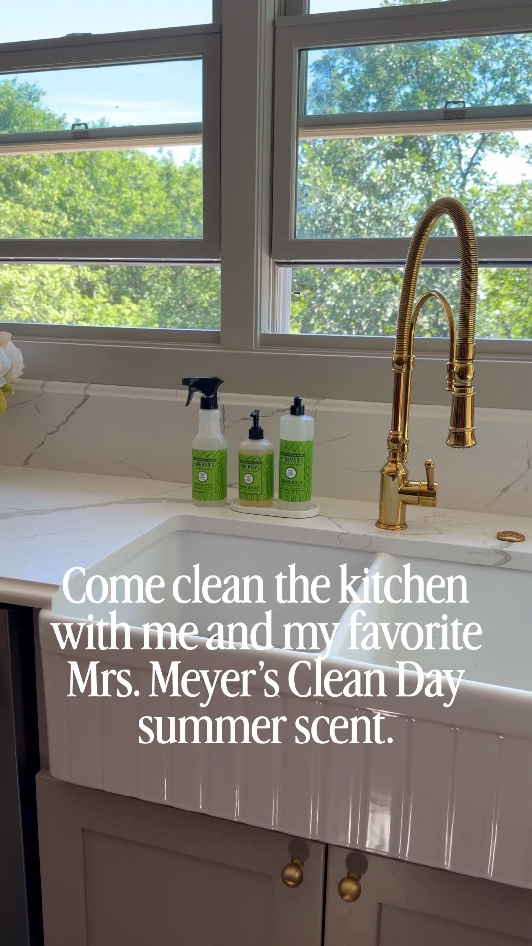 The Fresh Cut Grass summer scent from Mrs. Meyer’s Clean Day has my whole house smelling like the windows are open on the perfect summer day.

From hand soap to dish soap to the multi-surface cleaner—I’m using it everywhere. Stainless steel, cabinets, countertops, doors, walls, light switches… all the high-touch spots. It cleans so well and leaves behind that fresh, just-cut grass scent every single time.

If you love that clean, airy summer vibe… you need this 🌿
