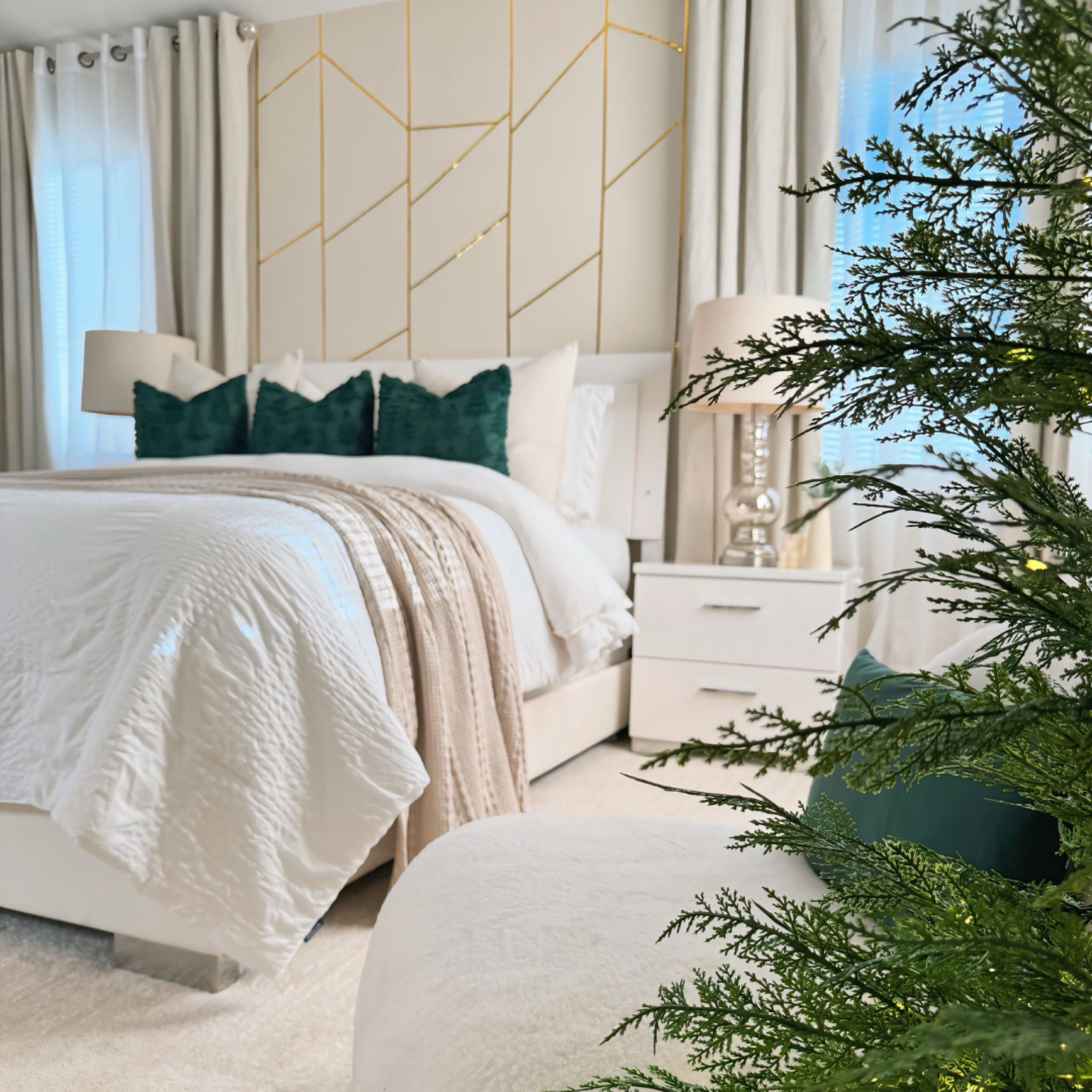 Bedroom Christmas decor 🌲☃️ 

#amazonfinds #amazonhomefinds #christmas 

#LTKU #LTKHome