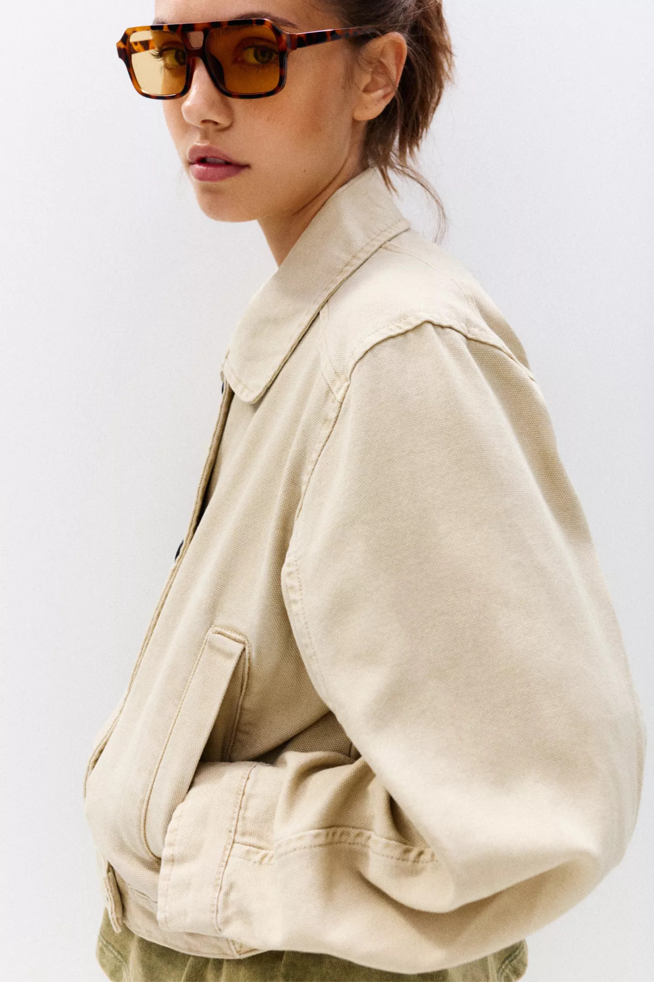 Aviator sunglasses with yellow lenses | PULL and BEAR UK