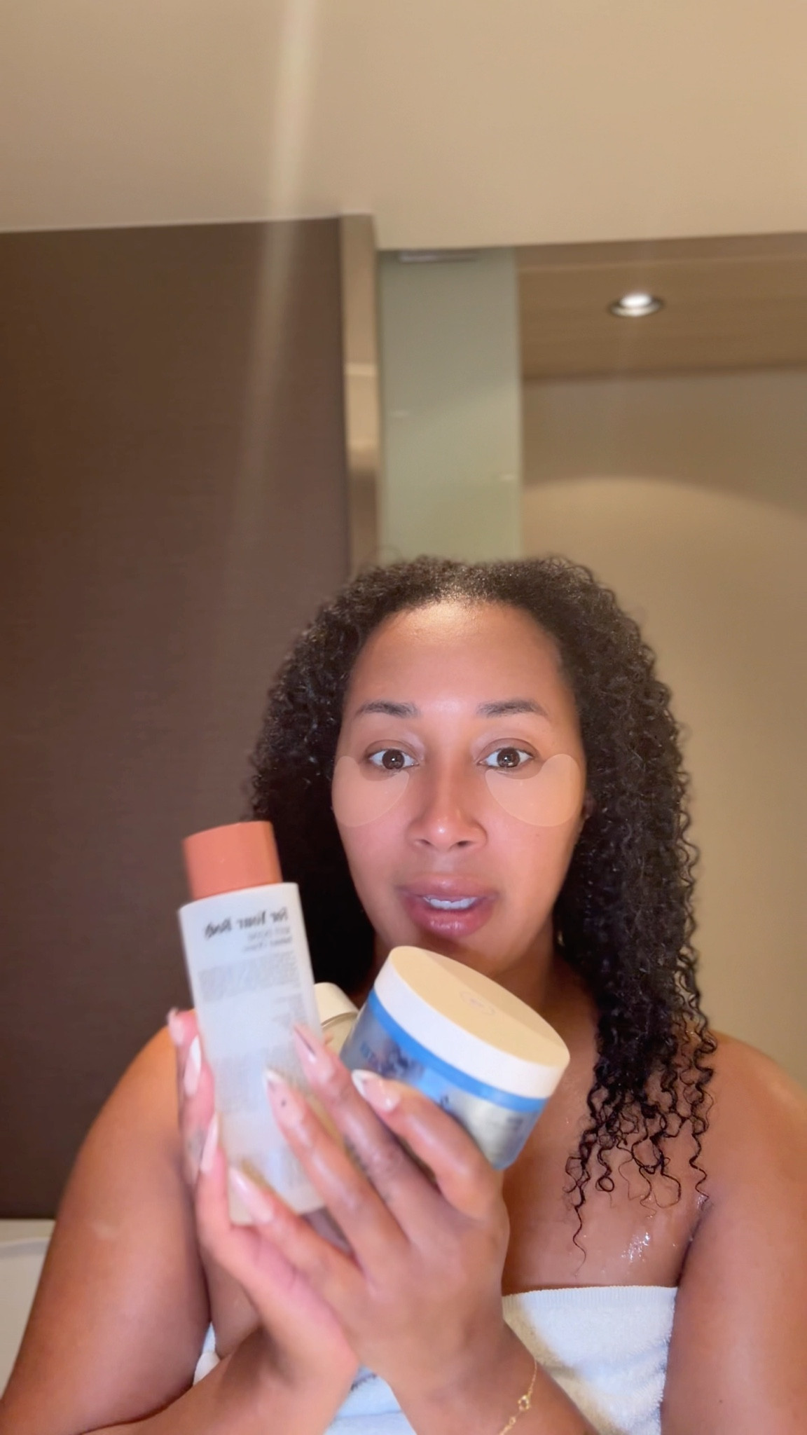 ✨ “If your skin gets dull or dry every fall… start here 🧴🍂”
These are my 3 ride-or-die moisturizers that keep my skin hydrated, soft, and glowing — all season long.
When my skin feels good, I feel good — and that’s what the higher self glow-up is all about 🤍

🛍️ Everything is linked in my LTK under “Fall Body Care Edit” — check my bio to shop these essentials!

#FallGlowUp #SoftLifeEra #LTKBeauty #MoistureRoutine #HigherSelfHabits #BodyCareRoutine #FallSelfCare


#LTKBeauty #LTKFindsUnder50