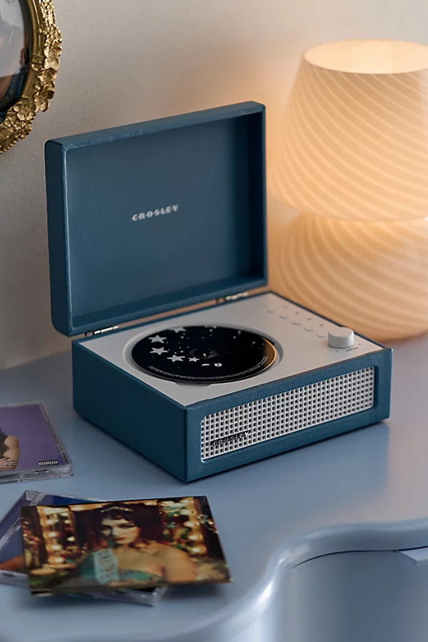 Crosley Voyager Portable CD Player | Urban Outfitters (US and RoW)