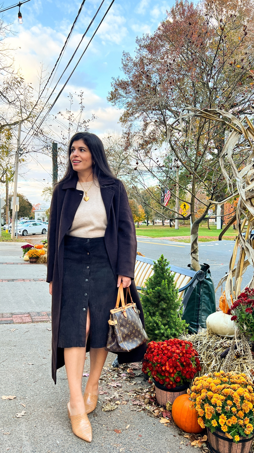 Last season’s Banana Republic wool coat, retail $350, thrifted $47 (sadly was missing the detachable scarf and that is a travesty)

J.Crew cashmere sweater, retail $168, thrifted $30

Banana Republic suede midi skirt, this season’s version $500, thrifted vintage @bananarepublic, $15

Louis Vuitton bag, no idea what it retailed for, thrifted for $500 

Thrifted heart charm I added to a chain, probably $3

Getting to enjoy fashion that would otherwise be unattainable, priceless. 

Pieces collected from @thredup, @therealreal, and @sarahscupboardthriftshop 

#whyithrift #secondhandfirst #thriftloudly #falloutfitideas #browncoat