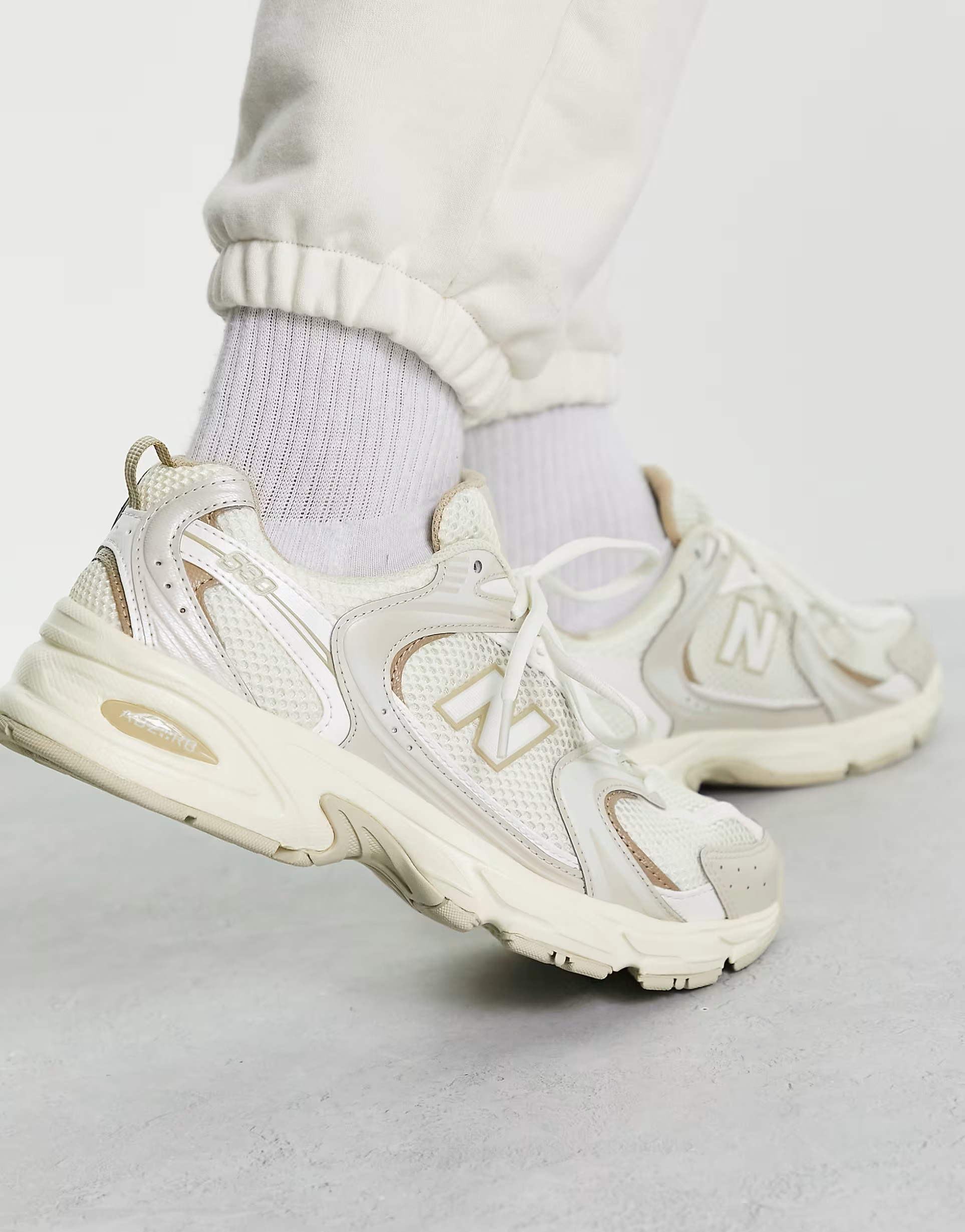 New Balance 530 trainers in oatmeal | ASOS | ASOS (Global)