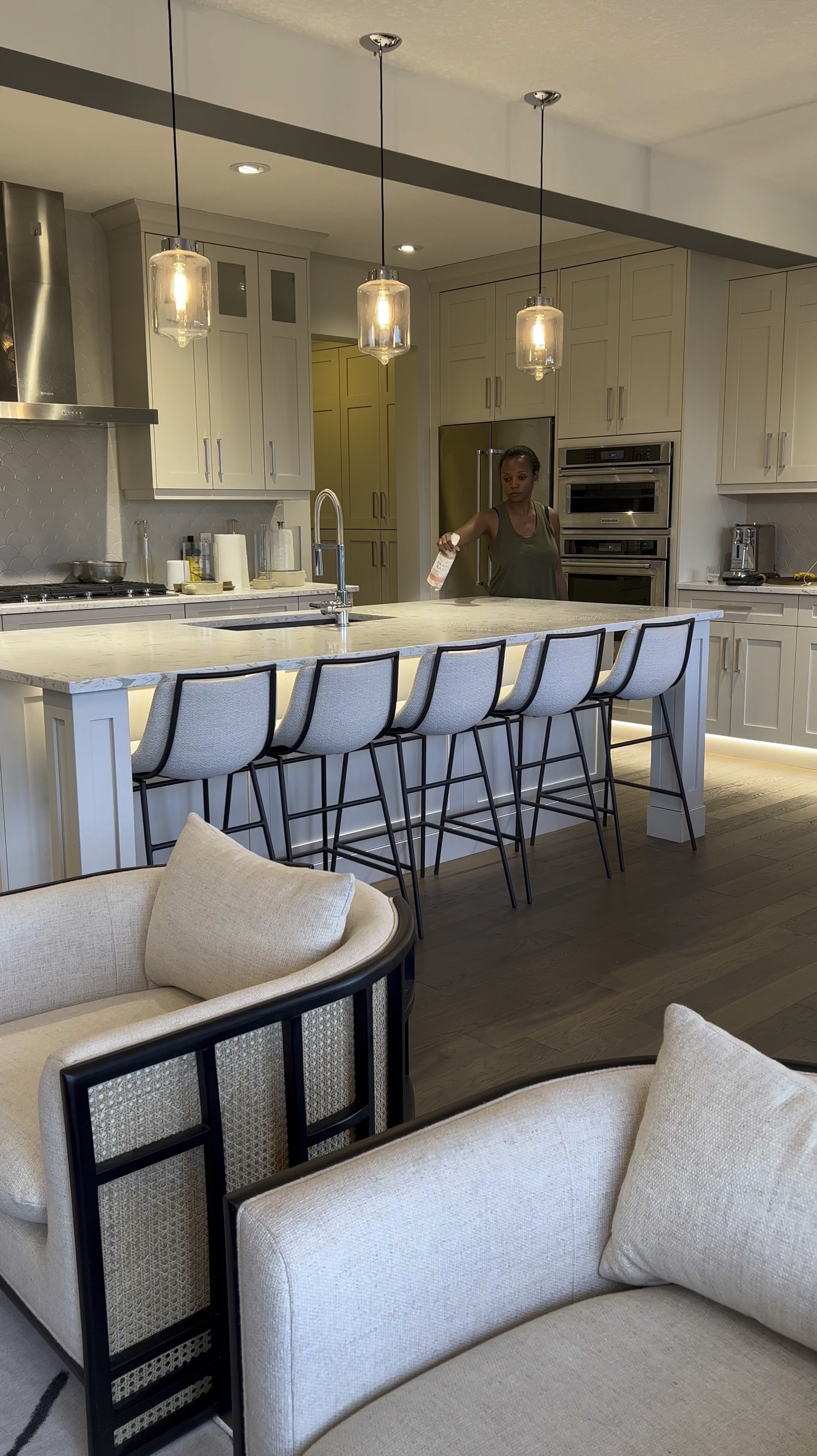 Happy Tuesday … 😊

Shop my counter stools and accent chairs. Spray is by branch basic 💕


#LTKStyleTip #LTKVideo #LTKHome