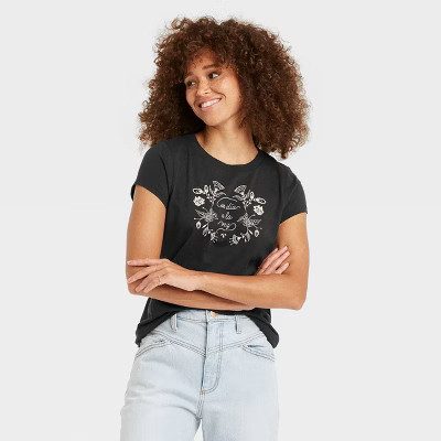 Women's Short Sleeve Graphic T-Shirt - Universal Thread™ | Target