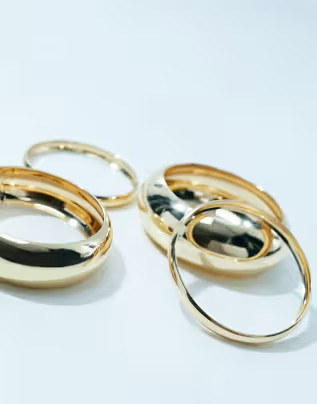 ASOS DESIGN pack of 4 bangle bracelets in mixed design in gold tone | ASOS (Global)