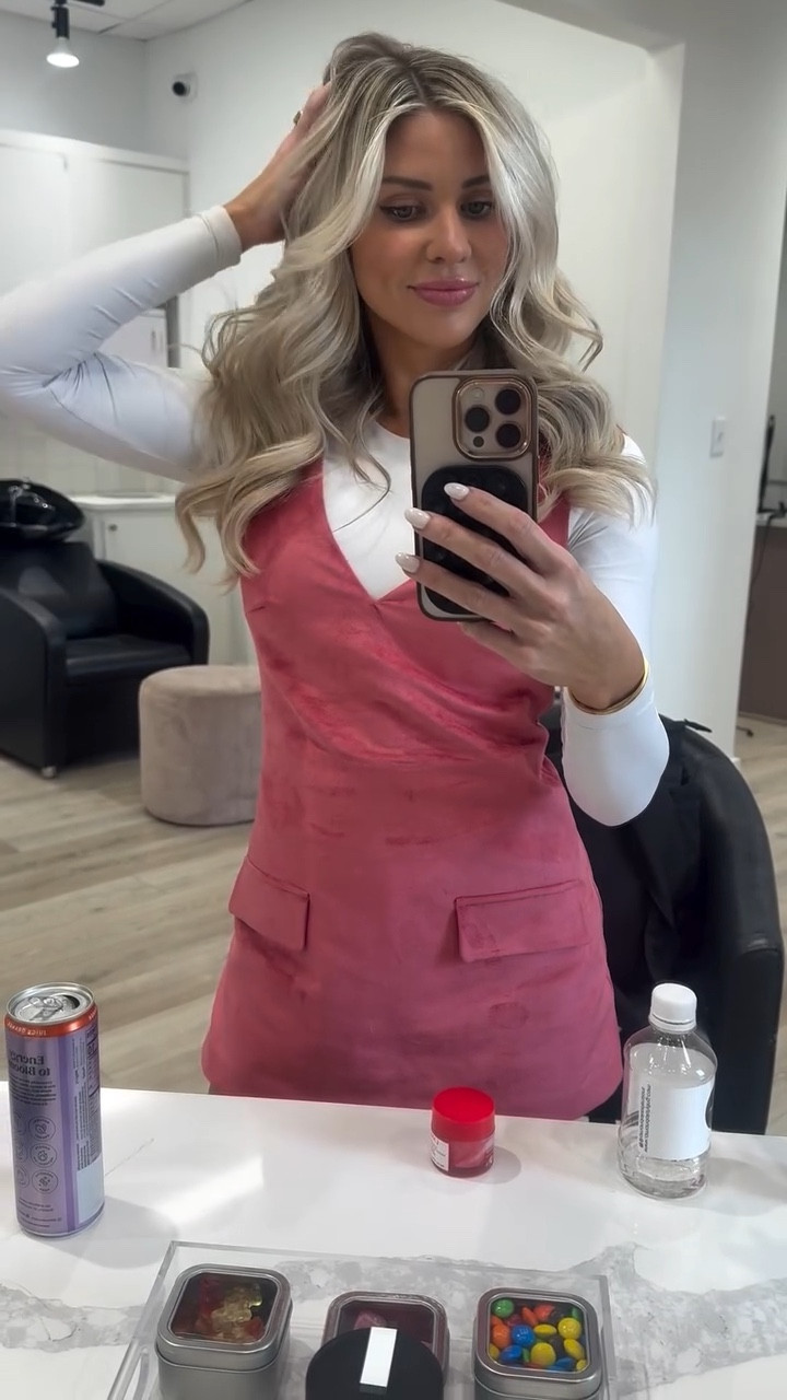 In love. ♥️

@jensen.amandakstyling 

Usually, I have two rows, and today we just did one for a lighter bouncy look/ less blow dry time/ hot workouts. 

#hairday #nbrhairextensions #houstonhairstylist #woodlandshairstylists #blonde